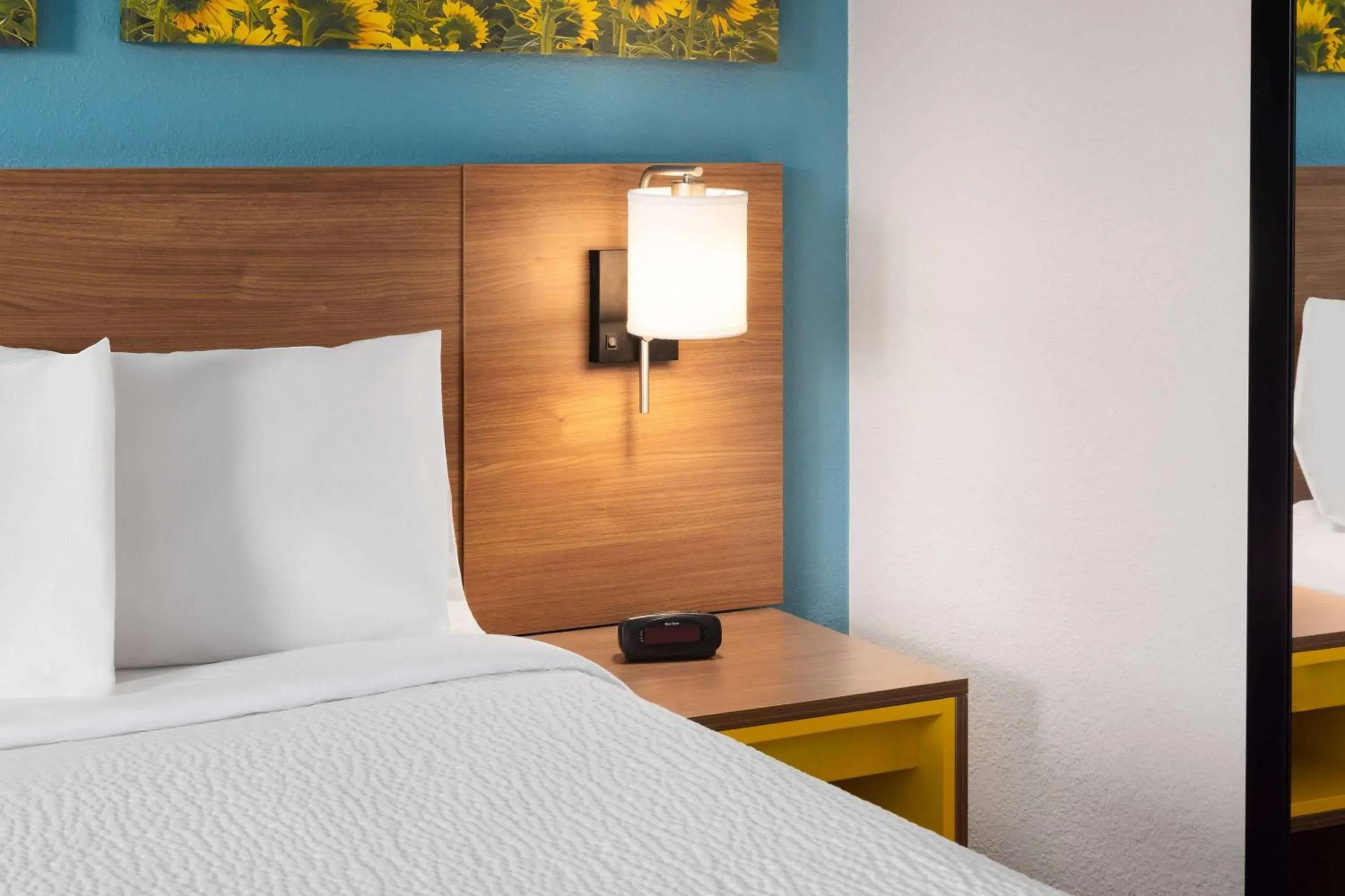 Photo of the whole room in Day's Inn & Suites by Wyndham Indianapolis Airport East Photo of the whole room in Day's Inn & Suites by Wyndham Indianapolis Airport East