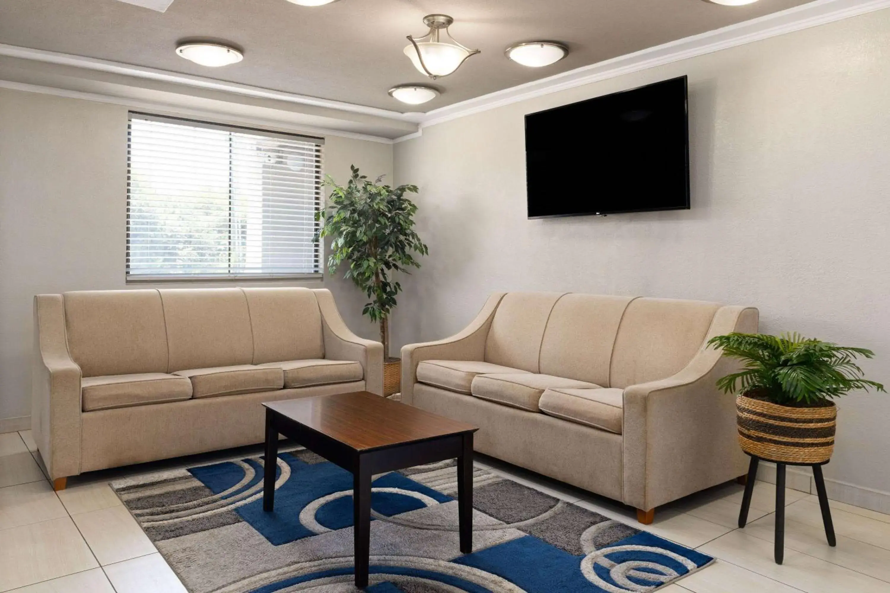 Lobby or reception in Day's Inn & Suites by Wyndham Indianapolis Airport East Lobby or reception in Day's Inn & Suites by Wyndham Indianapolis Airport East