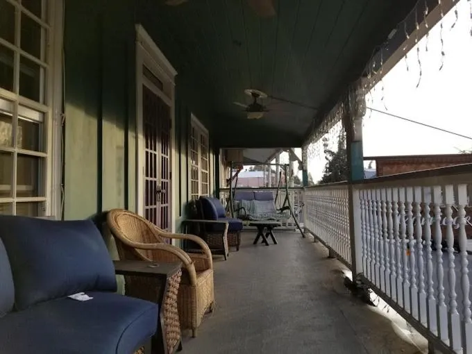 Balcony/Terrace in Americas Best Value Inn Royal Carriage