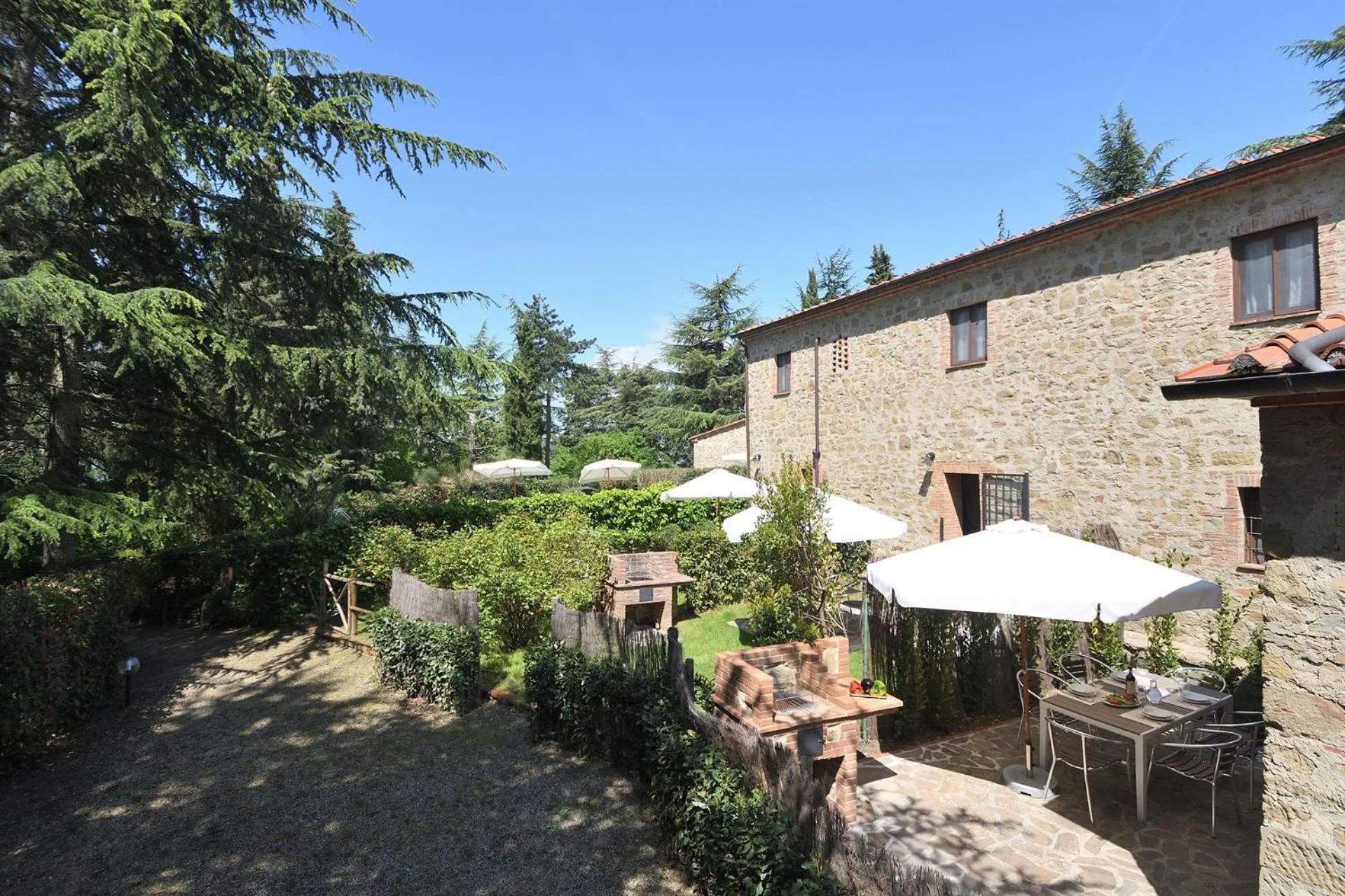 Property building in Castellare in Chianti