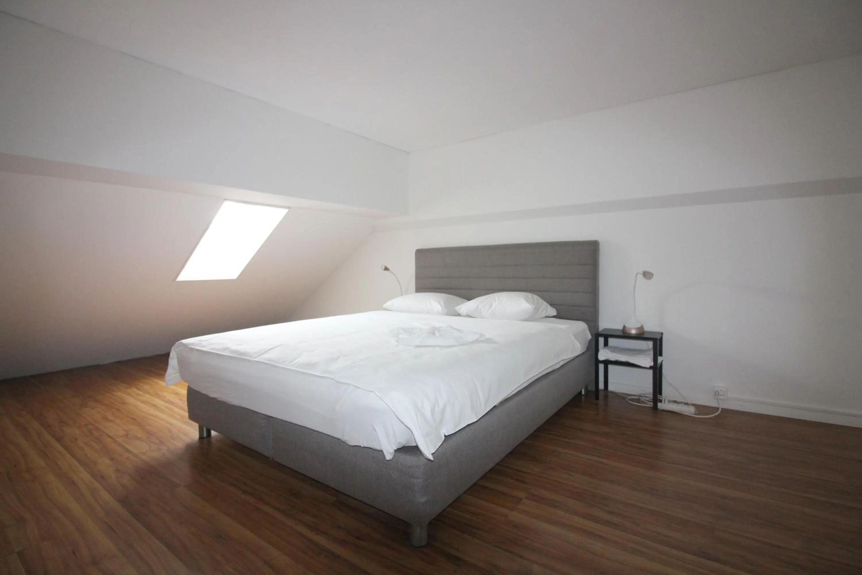 Bed in Swiss Star California - Self Check-In