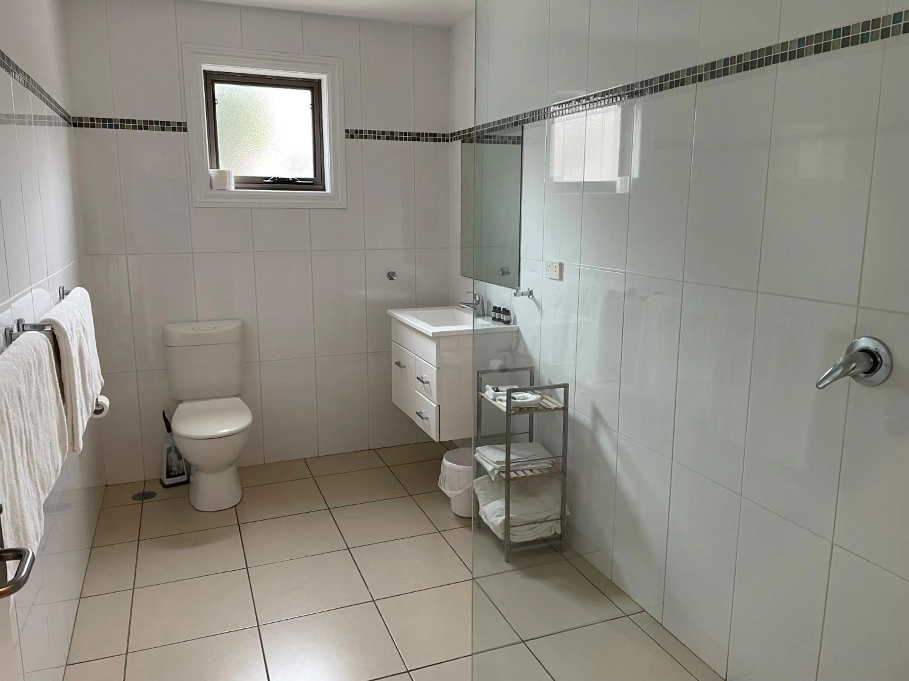 Shower in Millthorpe Motel