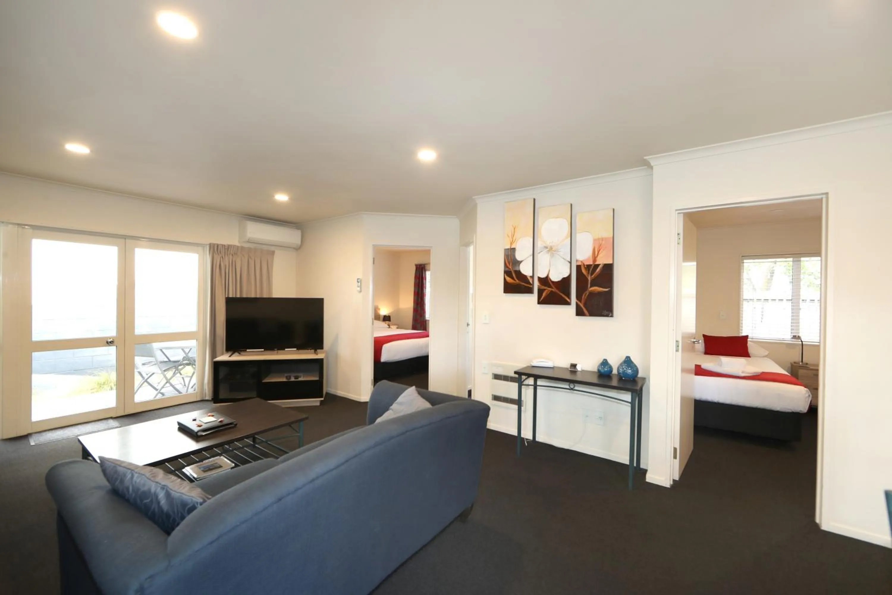 Lounge or bar, Bed in Havelock North Motor Lodge