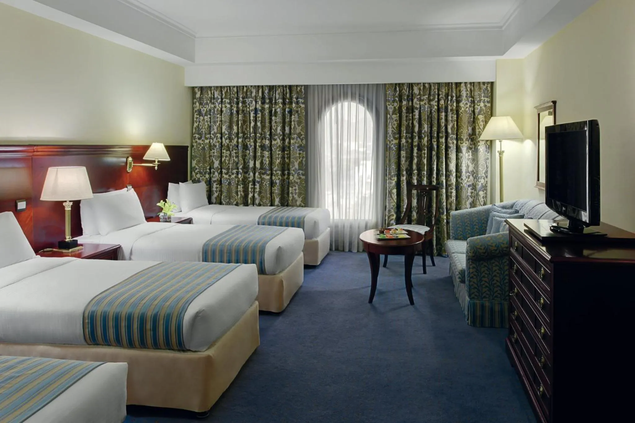 Photo of the whole room, Bed in New Madinah Hotel