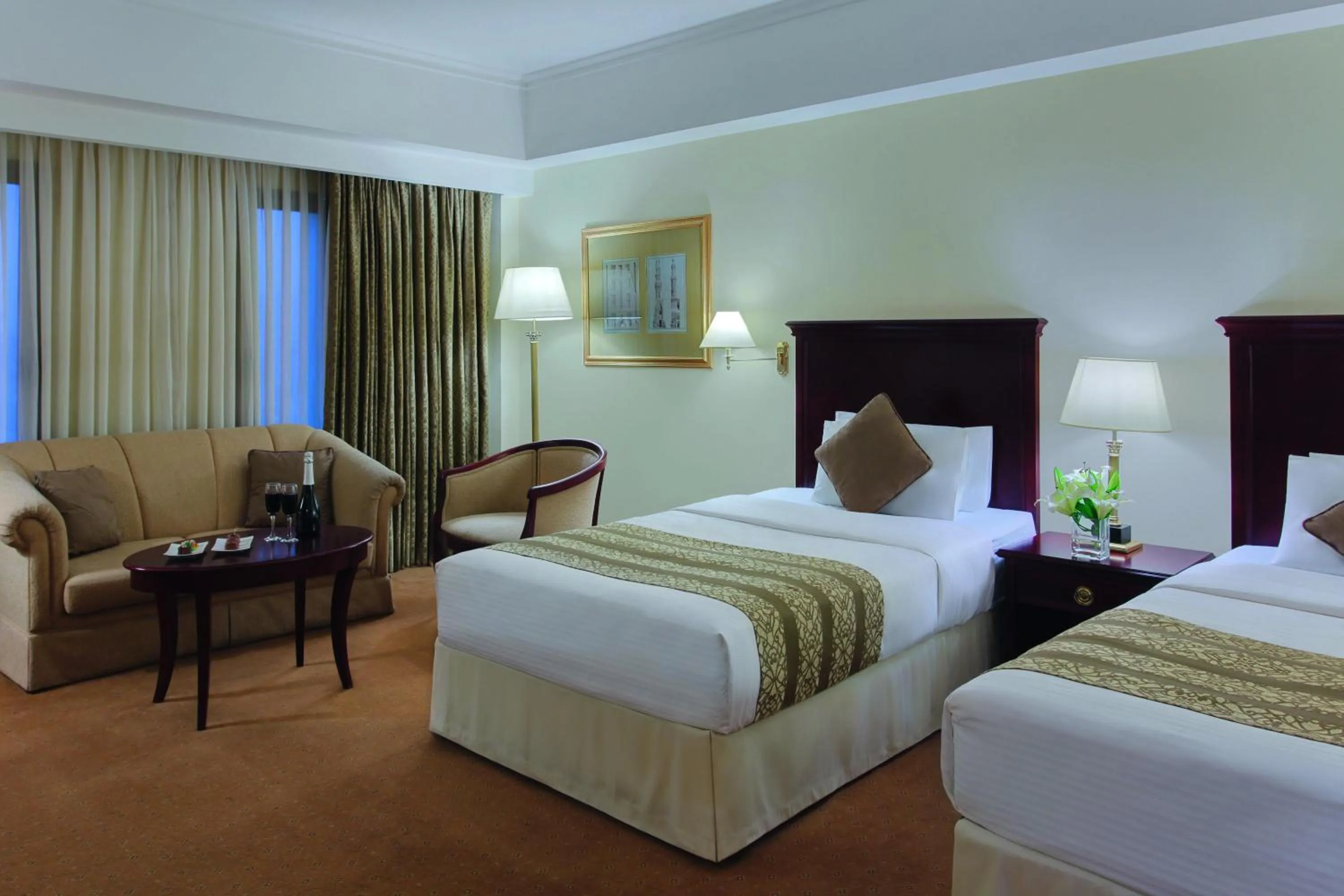 Photo of the whole room, Bed in New Madinah Hotel
