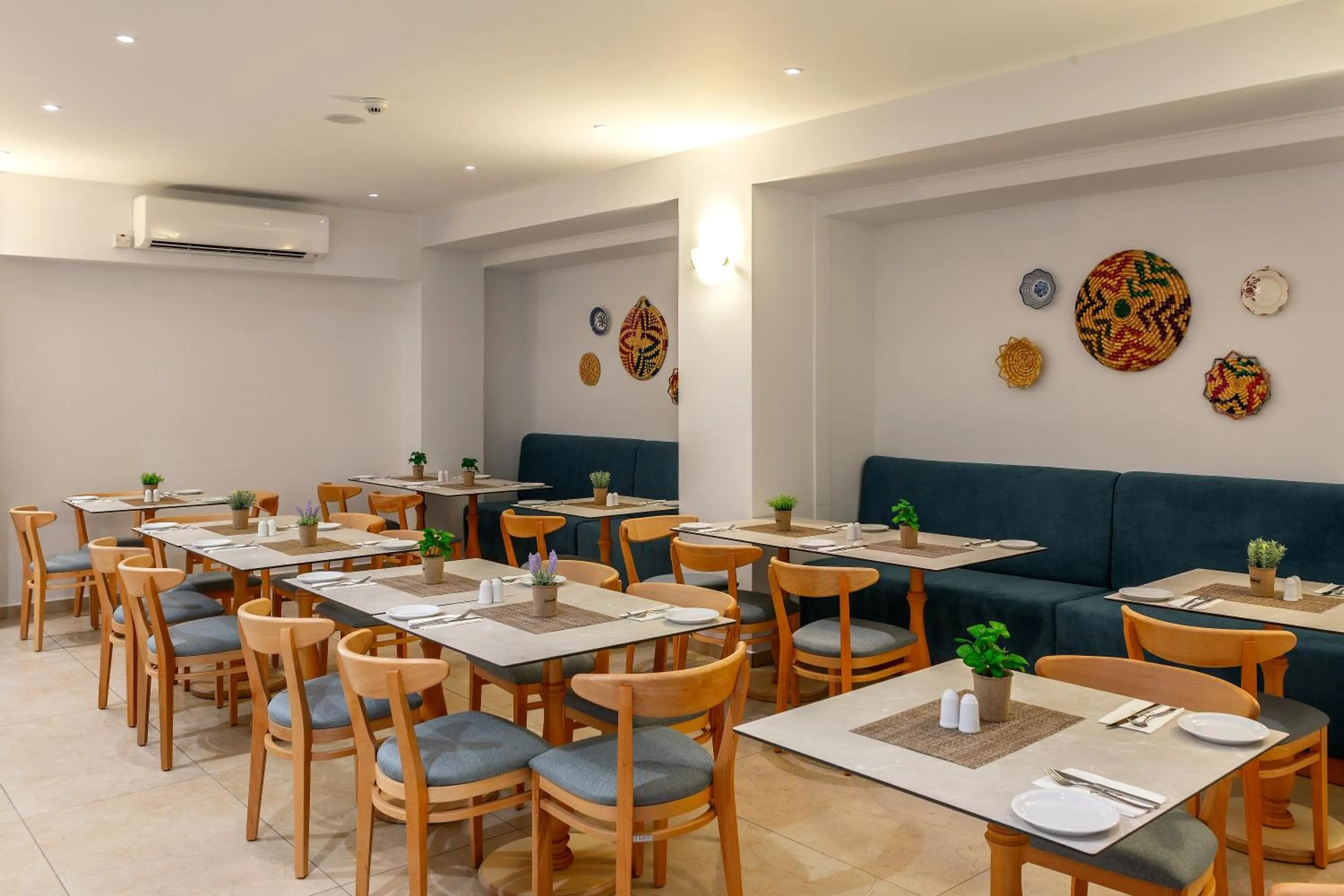 Restaurant/places to eat in Christofinia Hotel