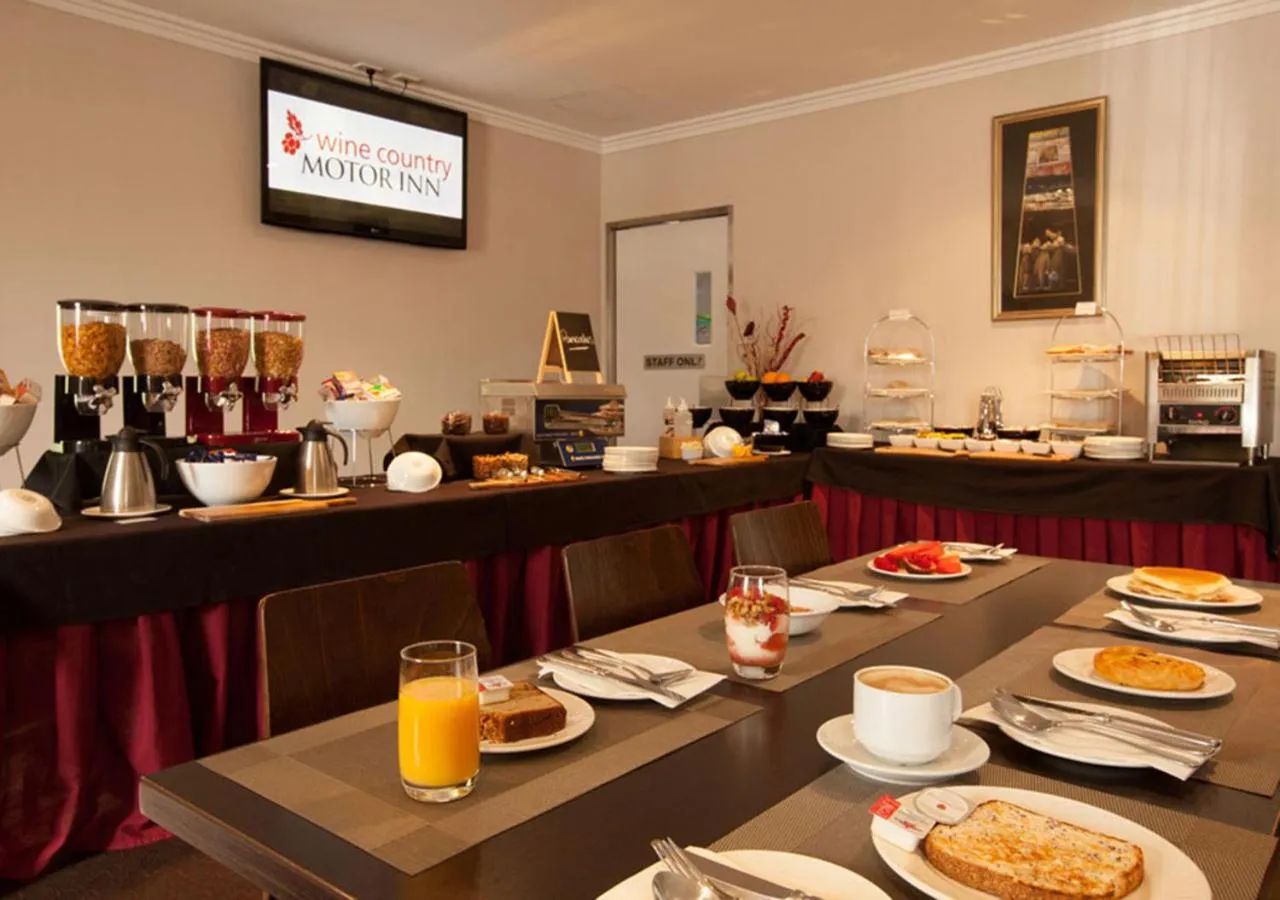 Food and drinks in Wine Country Motor Inn