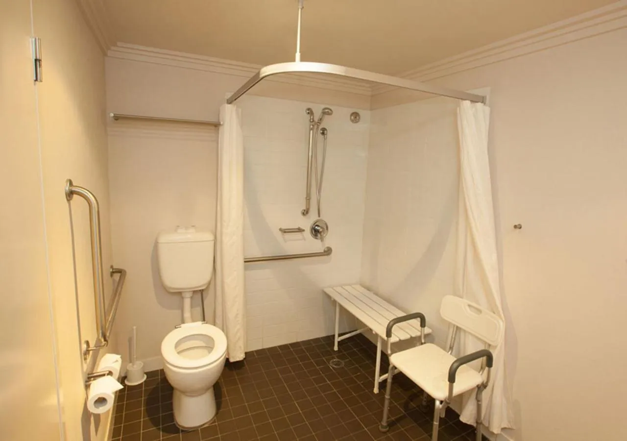 Bathroom in Wine Country Motor Inn