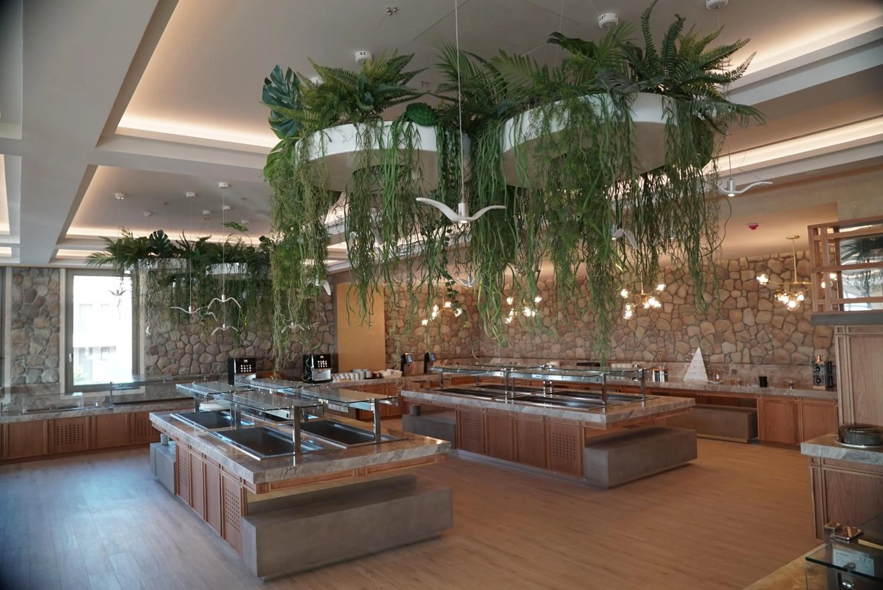 Restaurant/places to eat in Almyros Beach