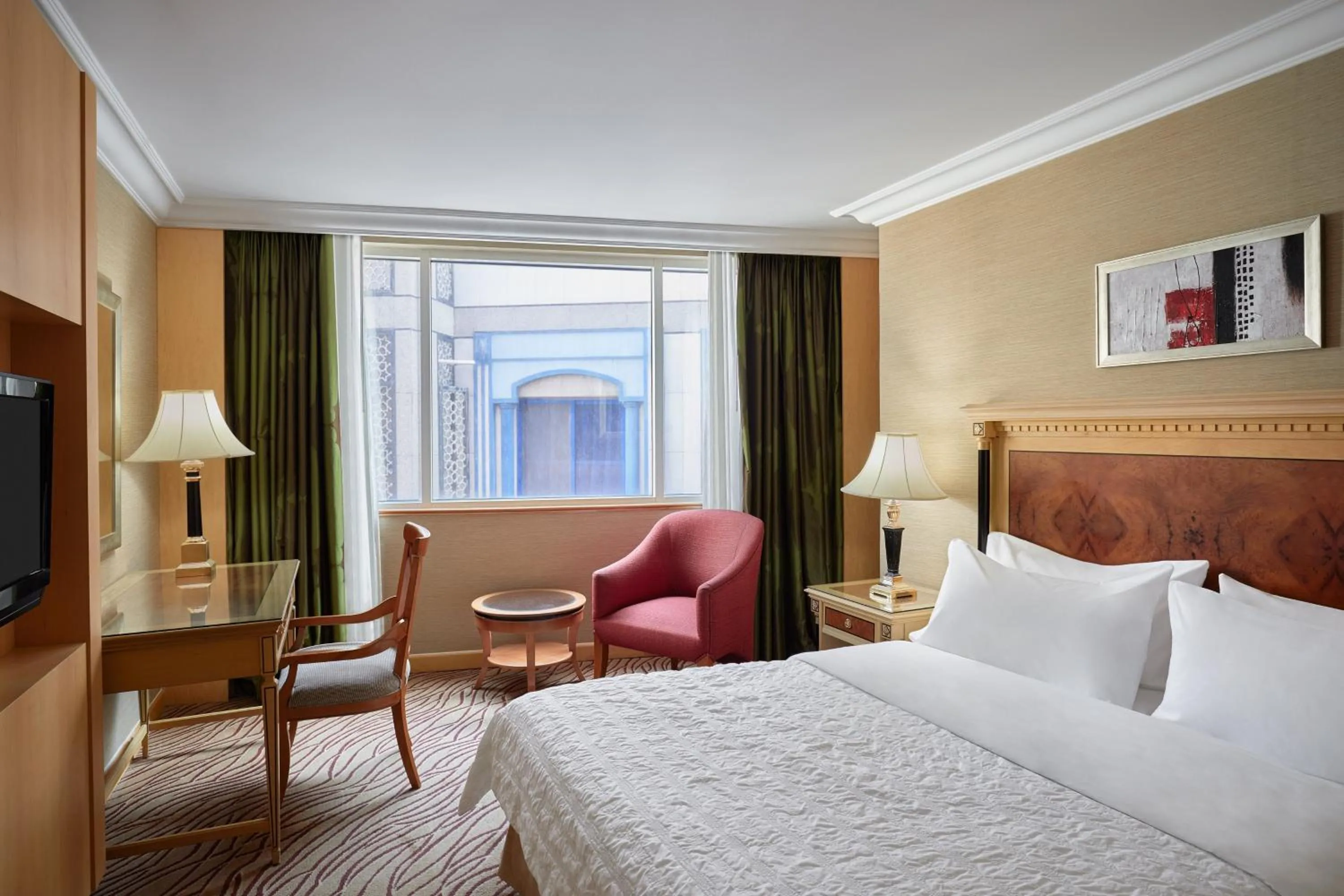 Photo of the whole room, Bed in Le Meridien Makkah