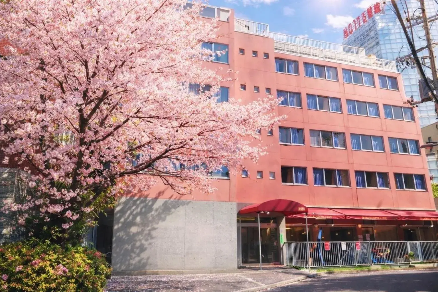 Property building in Sakura Hostel Asakusa Property building in Sakura Hostel Asakusa