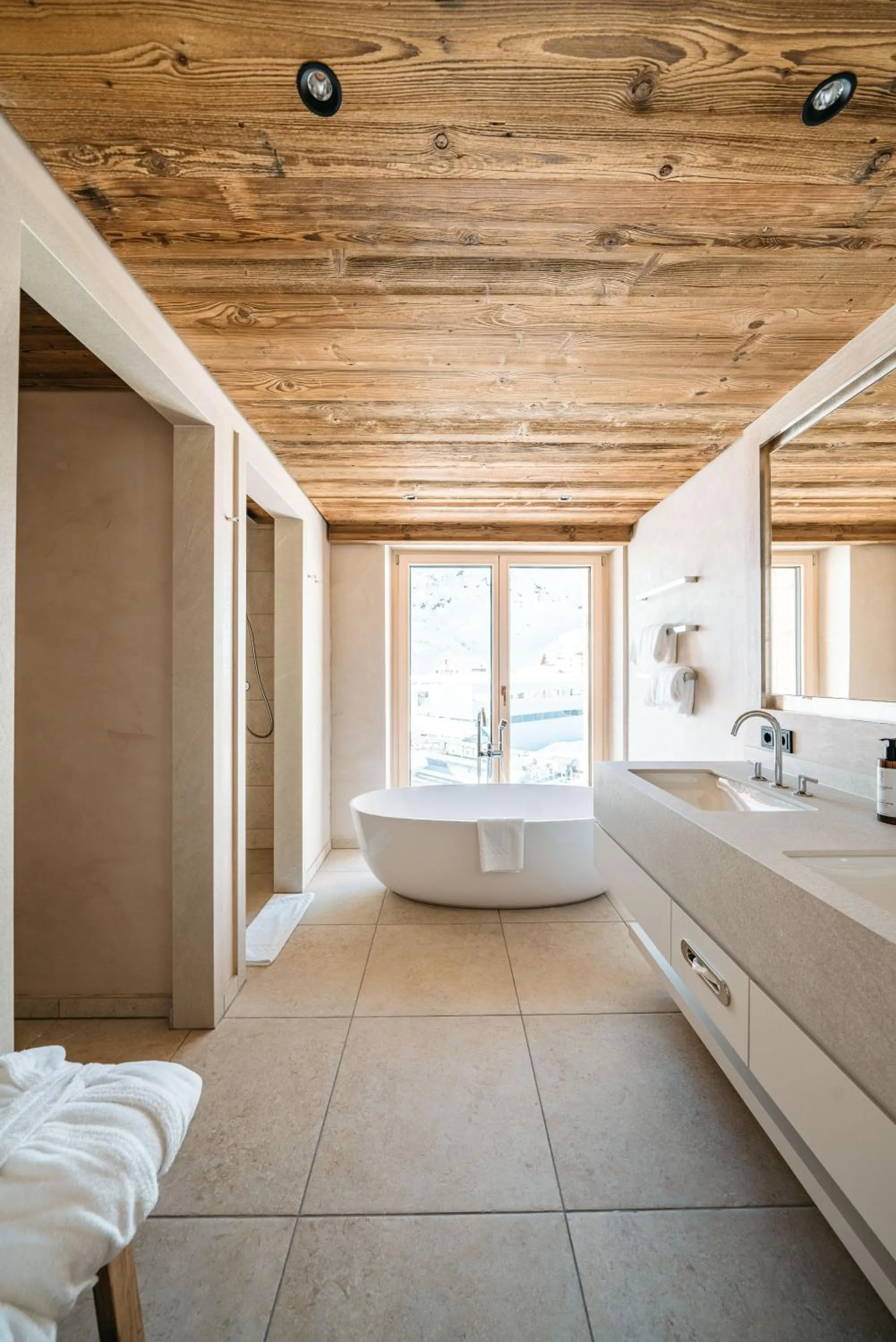 Bathroom, Bed in Hotel Maiensee