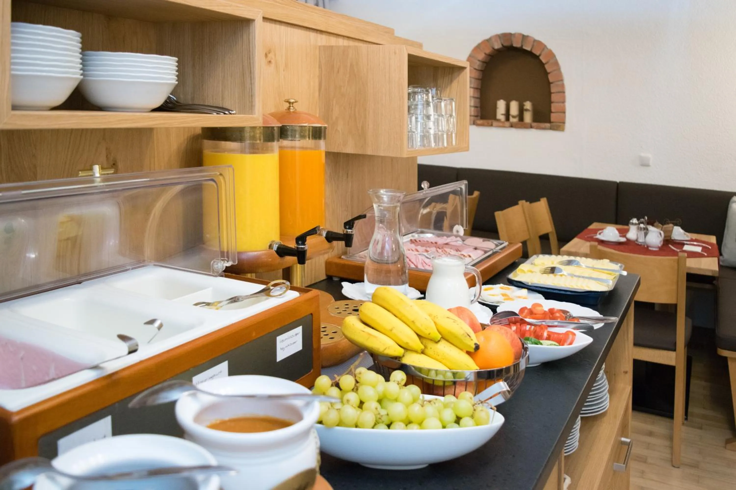 Buffet breakfast in Pension Irlingerhof