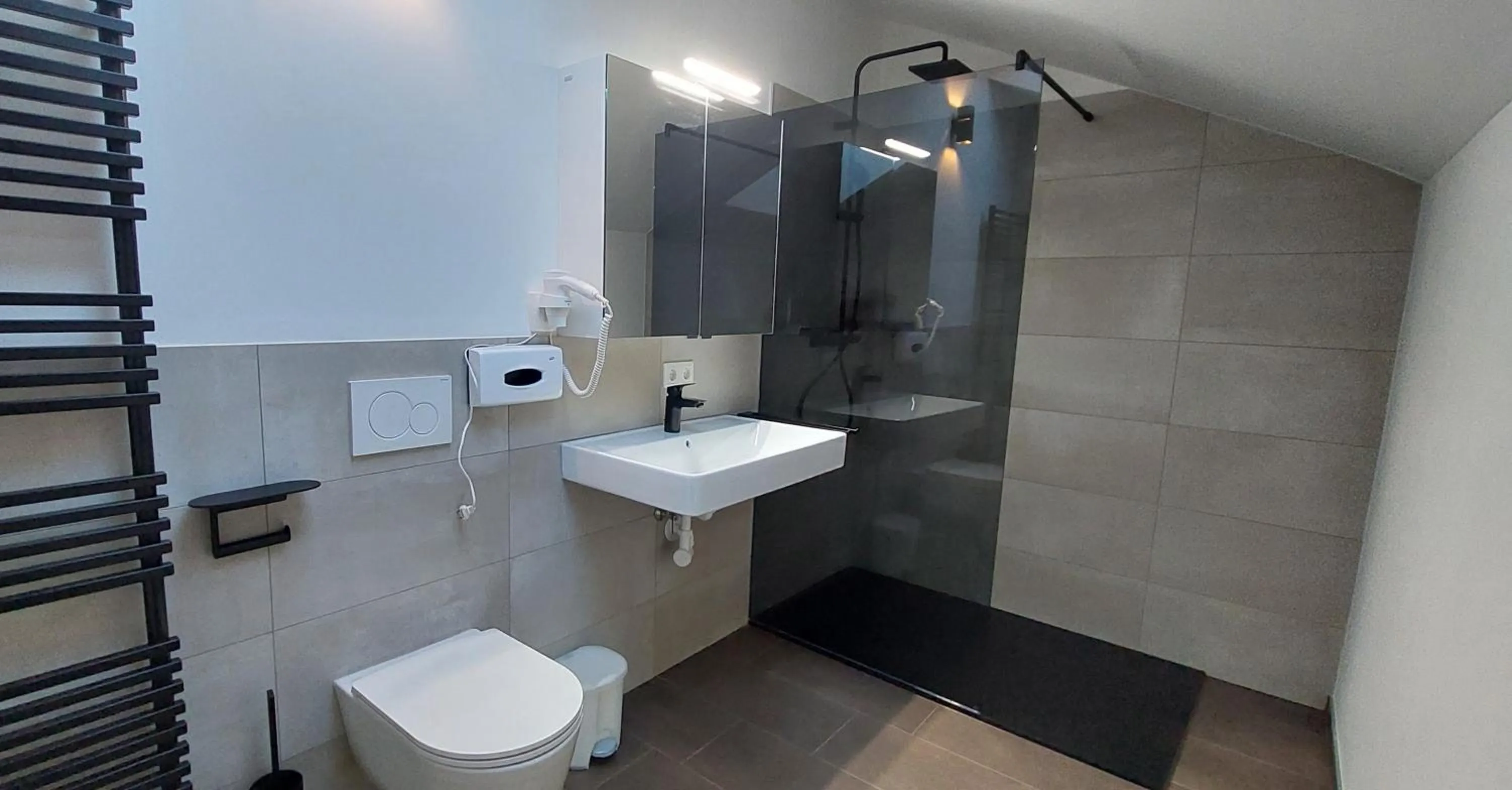 Shower in Pension Irlingerhof