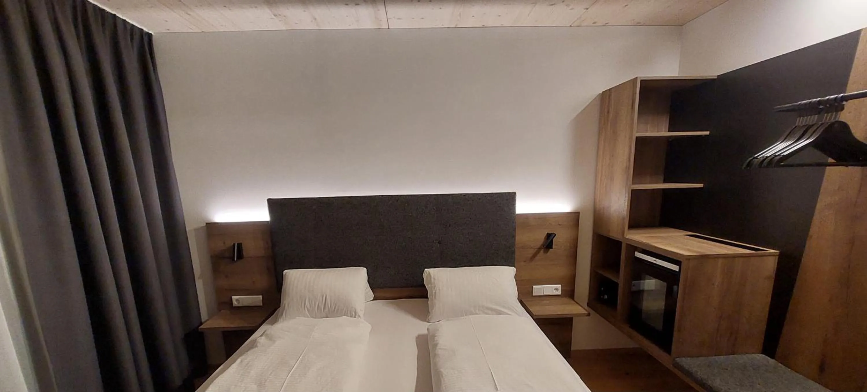 Bed in Pension Irlingerhof