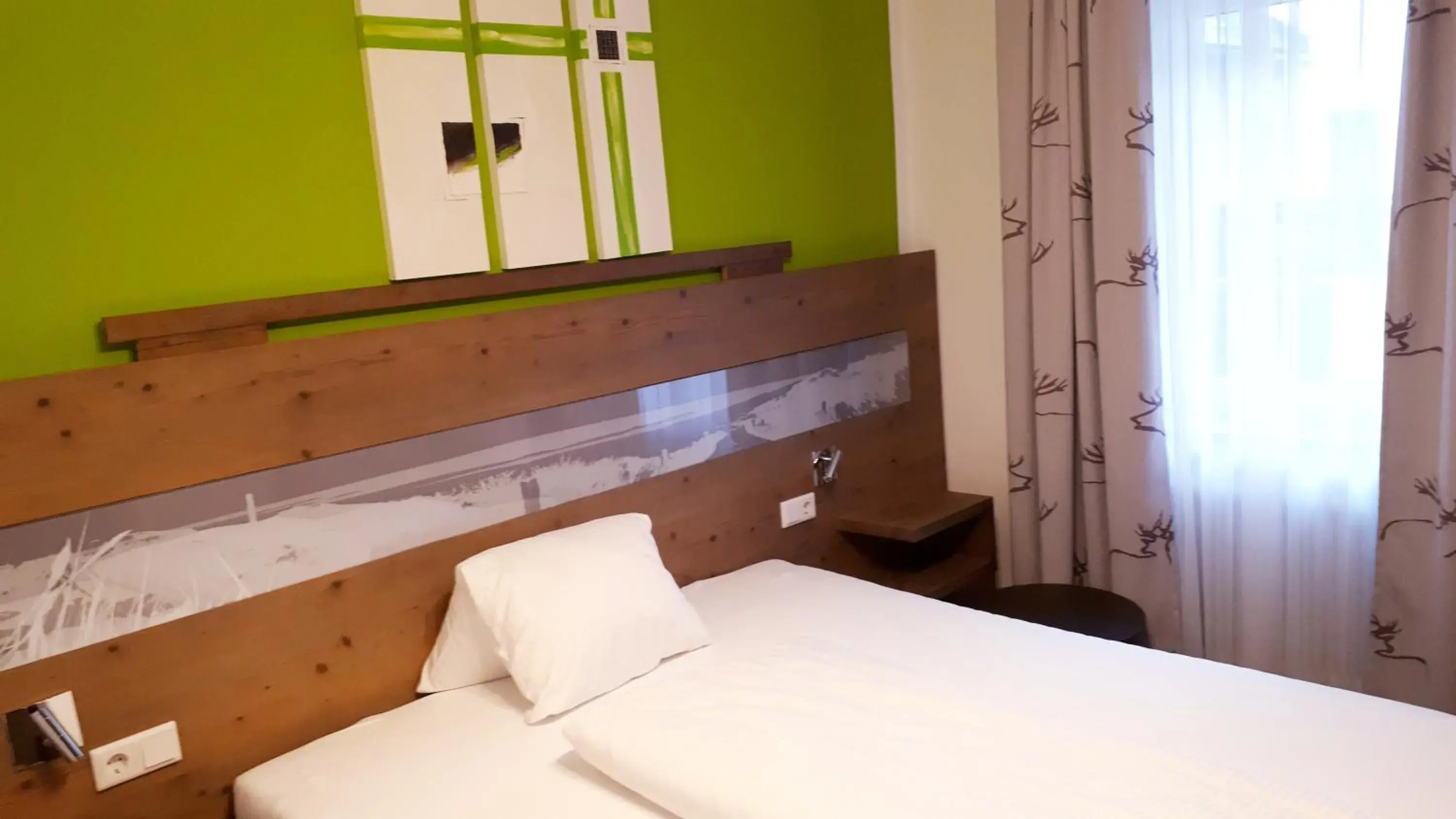 Classic Single Room with Shower in Pension Irlingerhof Classic Single Room with Shower in Pension Irlingerhof