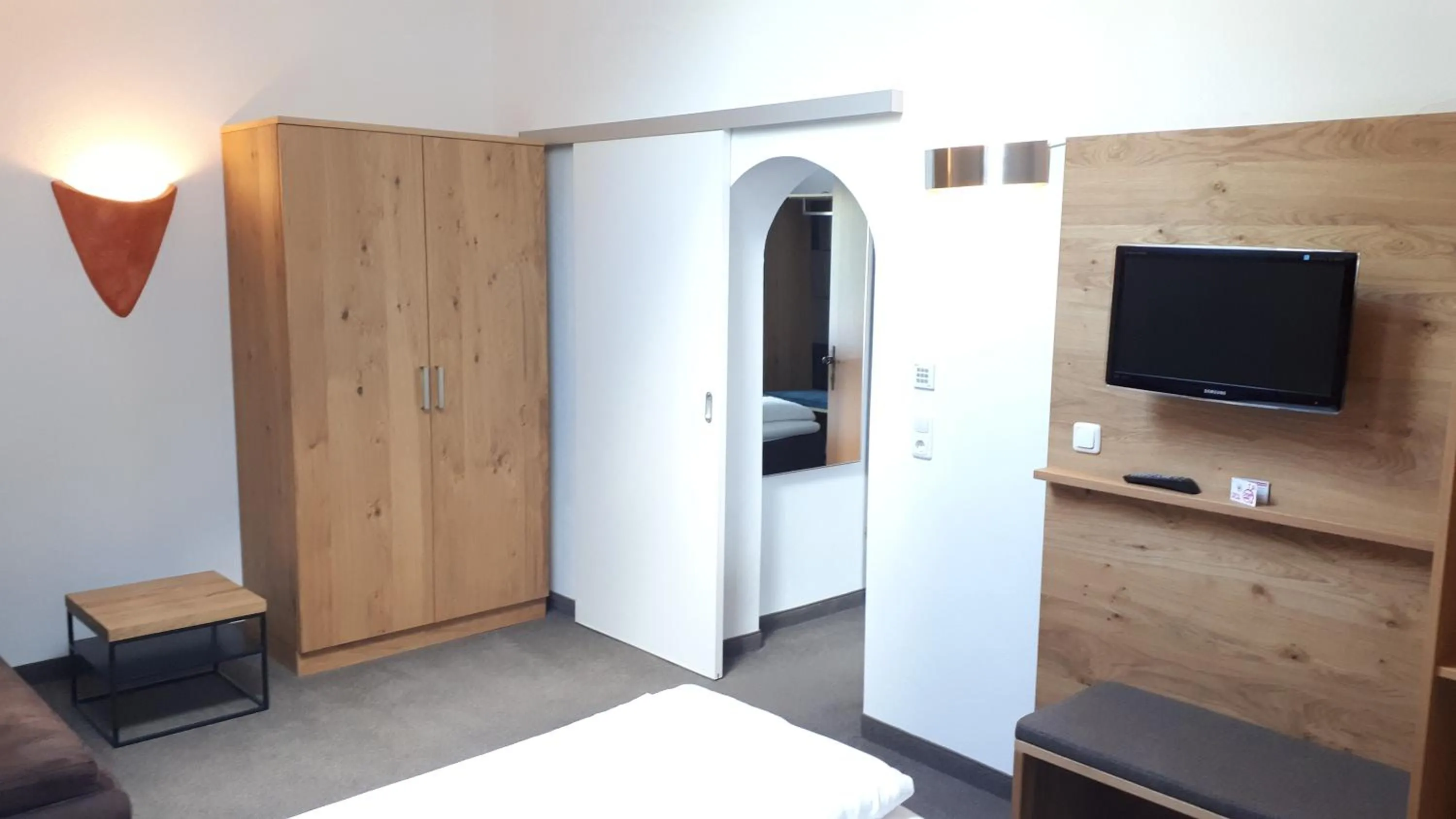 TV and multimedia, Bed in Pension Irlingerhof