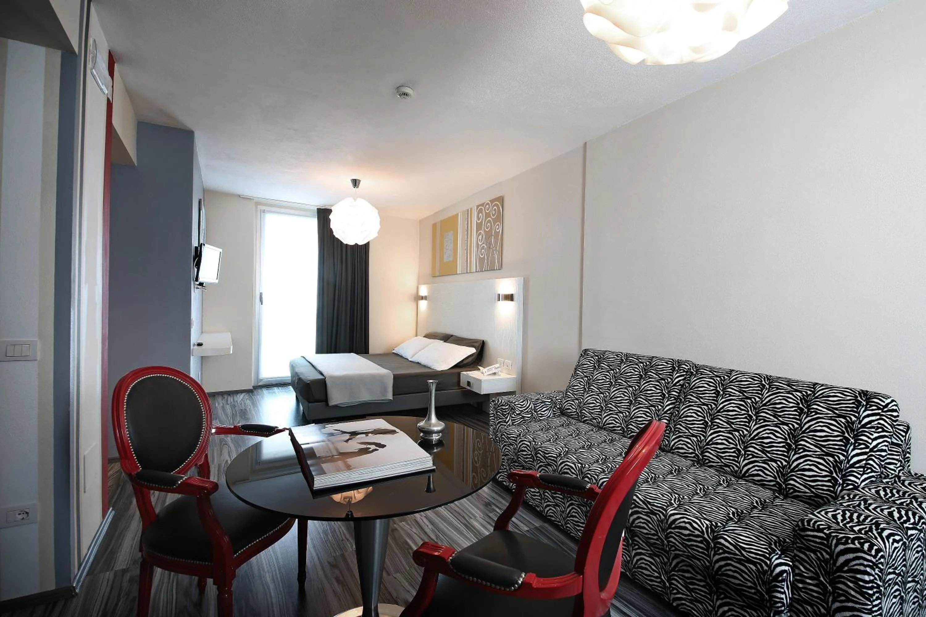 Bedroom in Happy Hotel Atelier Gardone Riviera Centro & Spa