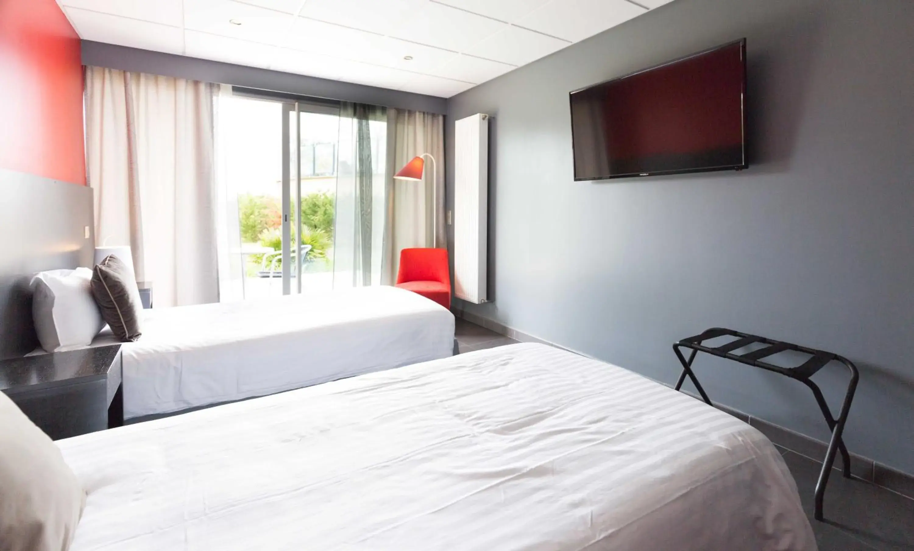 Twin Room in Hôtel du Casino de Capvern Twin Room in Hôtel du Casino de Capvern