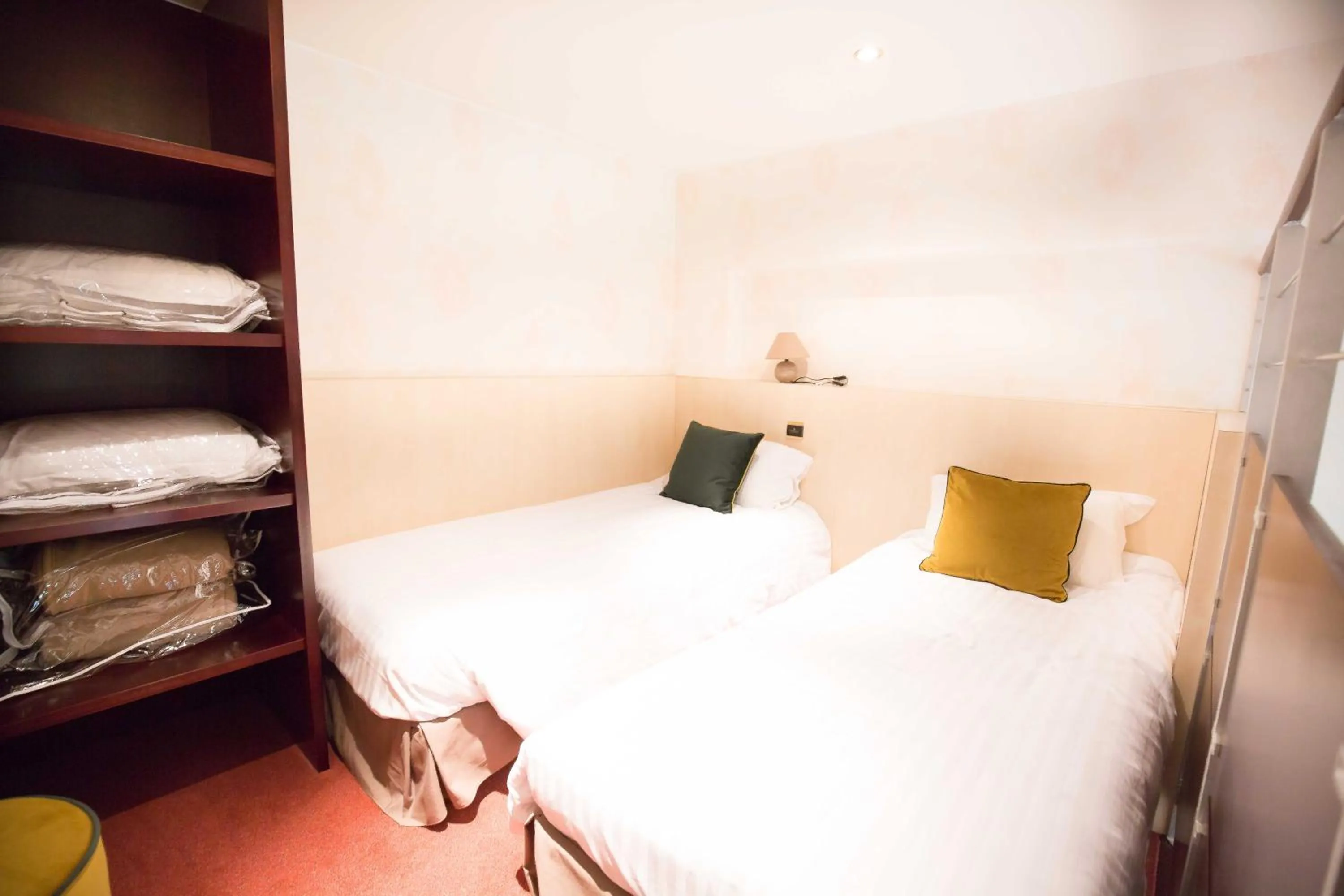 Photo of the whole room, Bed in Hôtel du Casino de Capvern