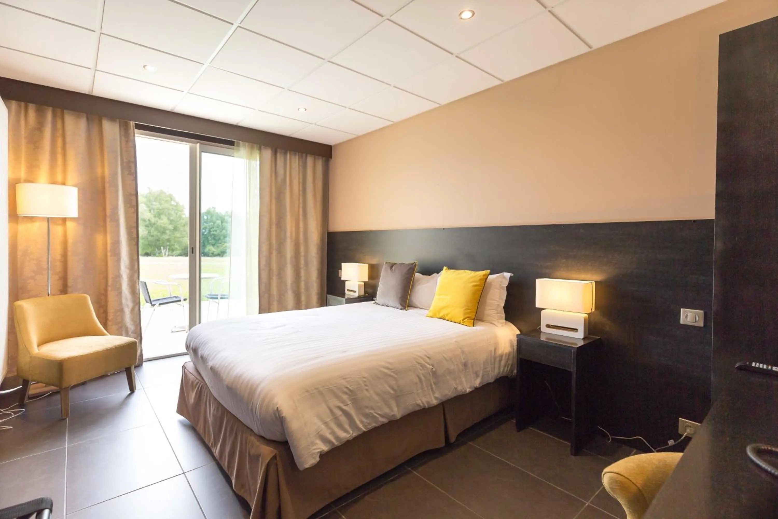 Photo of the whole room, Bed in Hôtel du Casino de Capvern