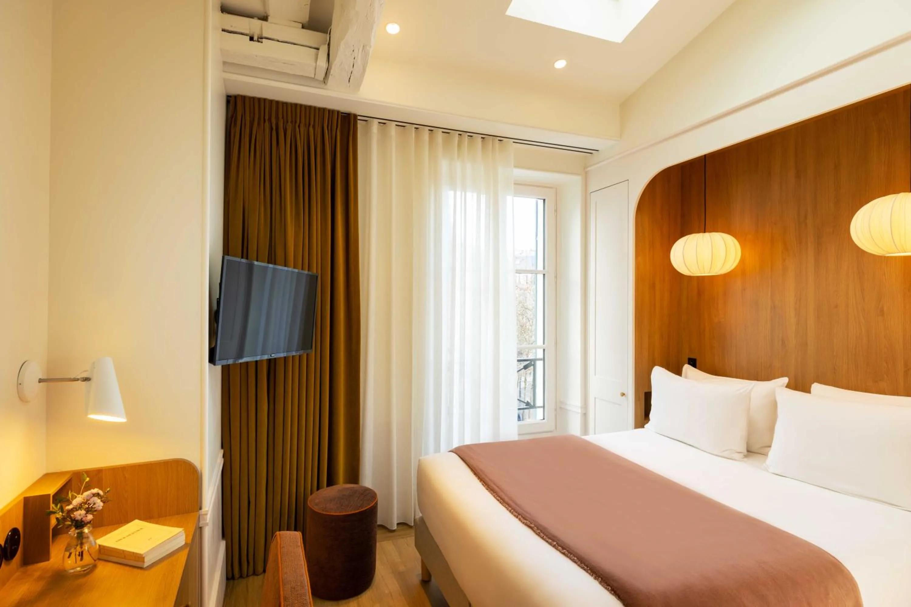 Bed in Hôtel Casimir