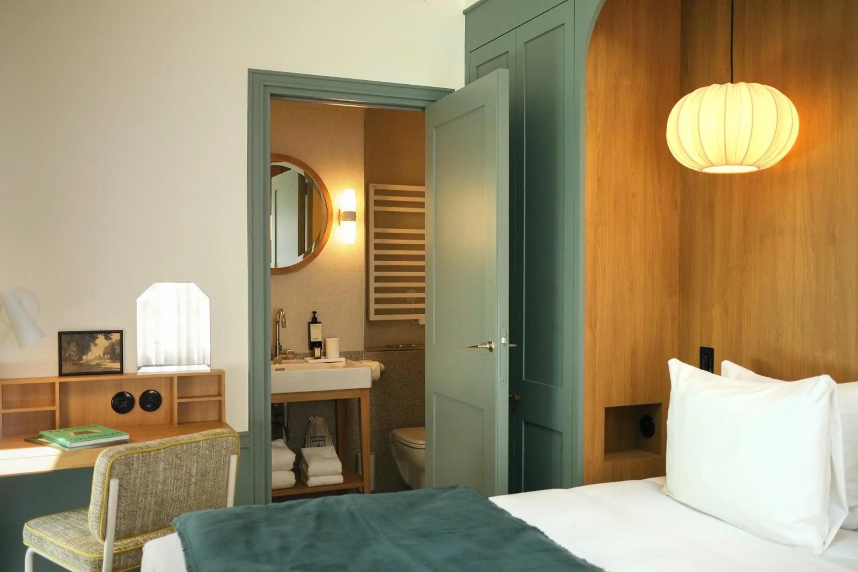 Bedroom, Bed in Hôtel Casimir Bedroom, Bed in Hôtel Casimir