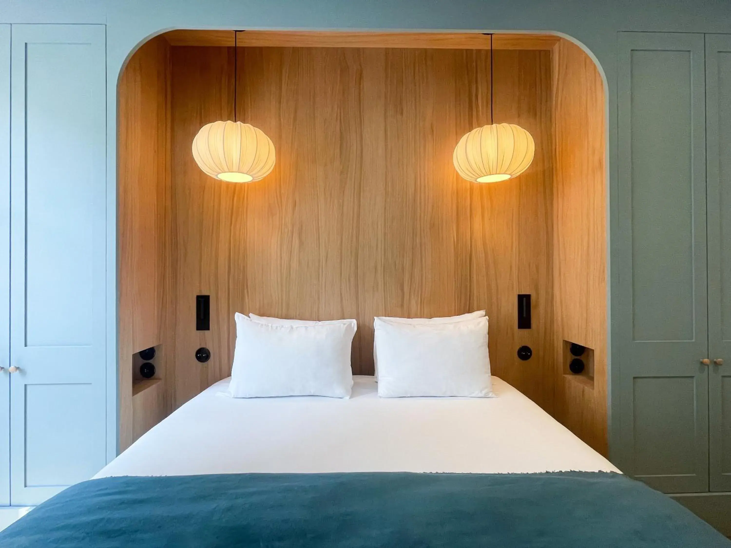 Bed in Hôtel Casimir Bed in Hôtel Casimir