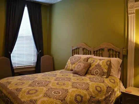 Queen Suite - single occupancy in Cumberland Inn and Spa Queen Suite - single occupancy in Cumberland Inn and Spa