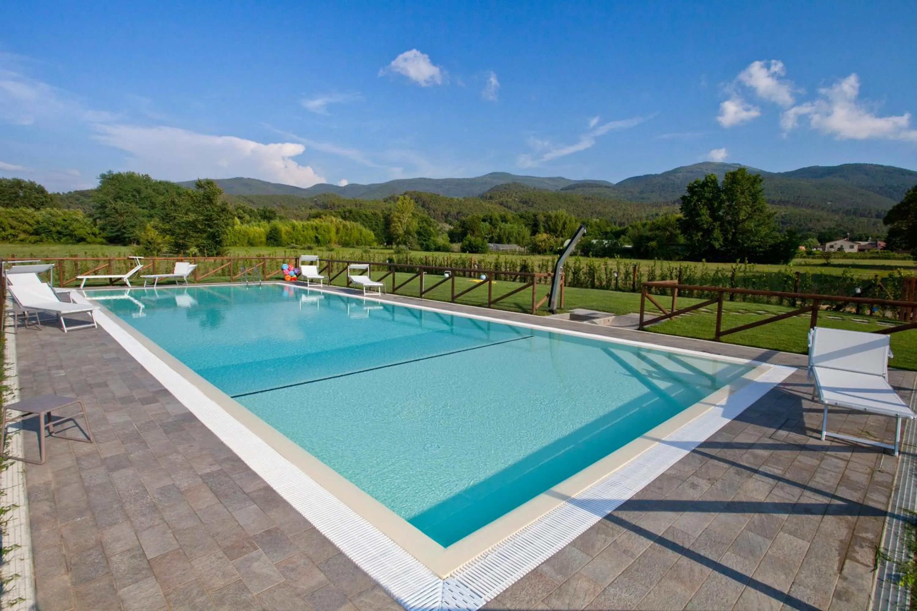 Swimming pool in Tenuta San Giovanni Lucca
