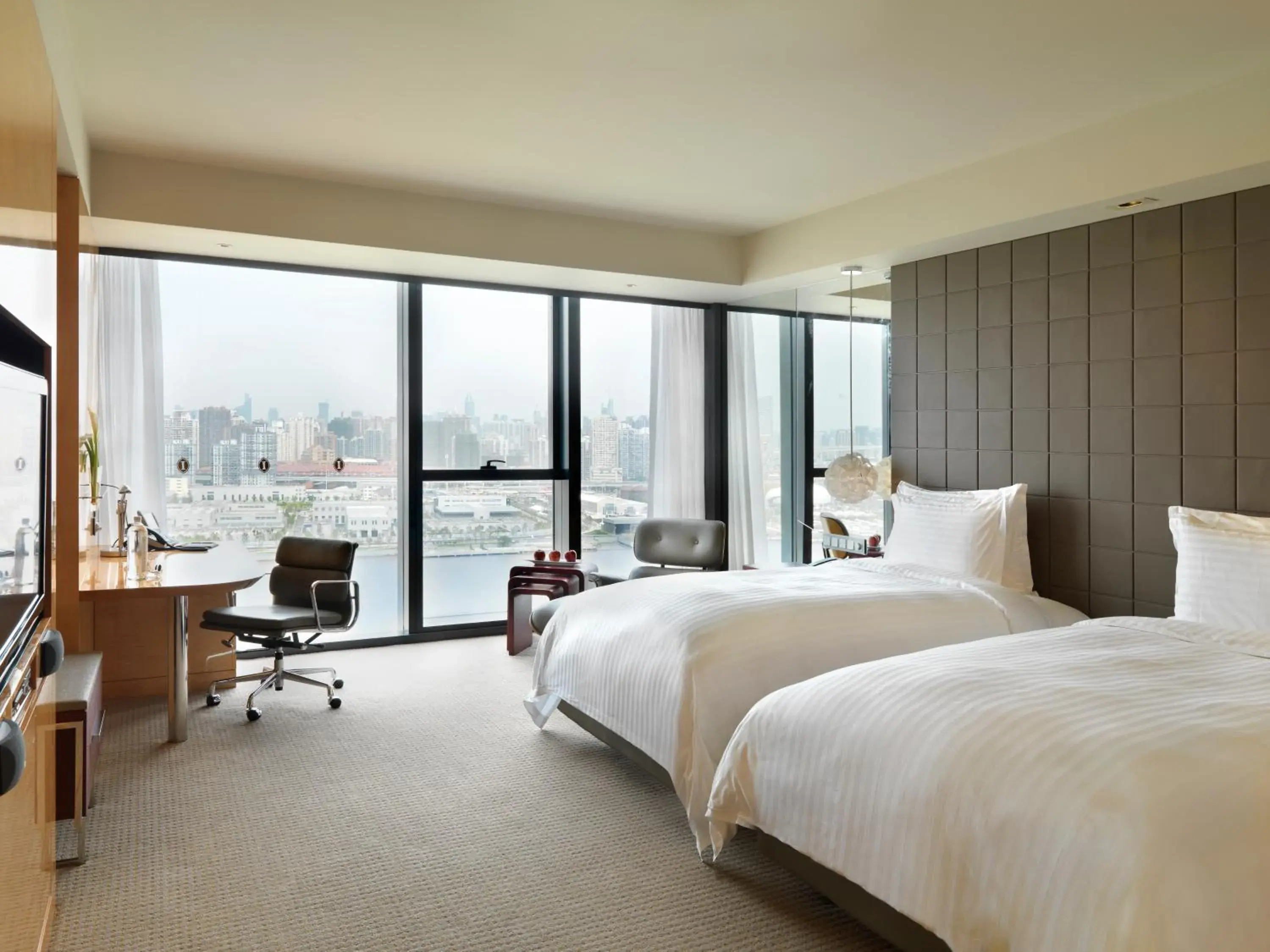 Bed in InterContinental Shanghai Expo by IHG - Huangpu Riverview, 3KM to the Bund & Lujiazui, Near 2 Major Exhibition Centers, Onsite Currency Exchange Bed in InterContinental Shanghai Expo by IHG - Huangpu Riverview, 3KM to the Bund & Lujiazui, Near 2 Major Exhibition Centers, Onsite Currency Exchange