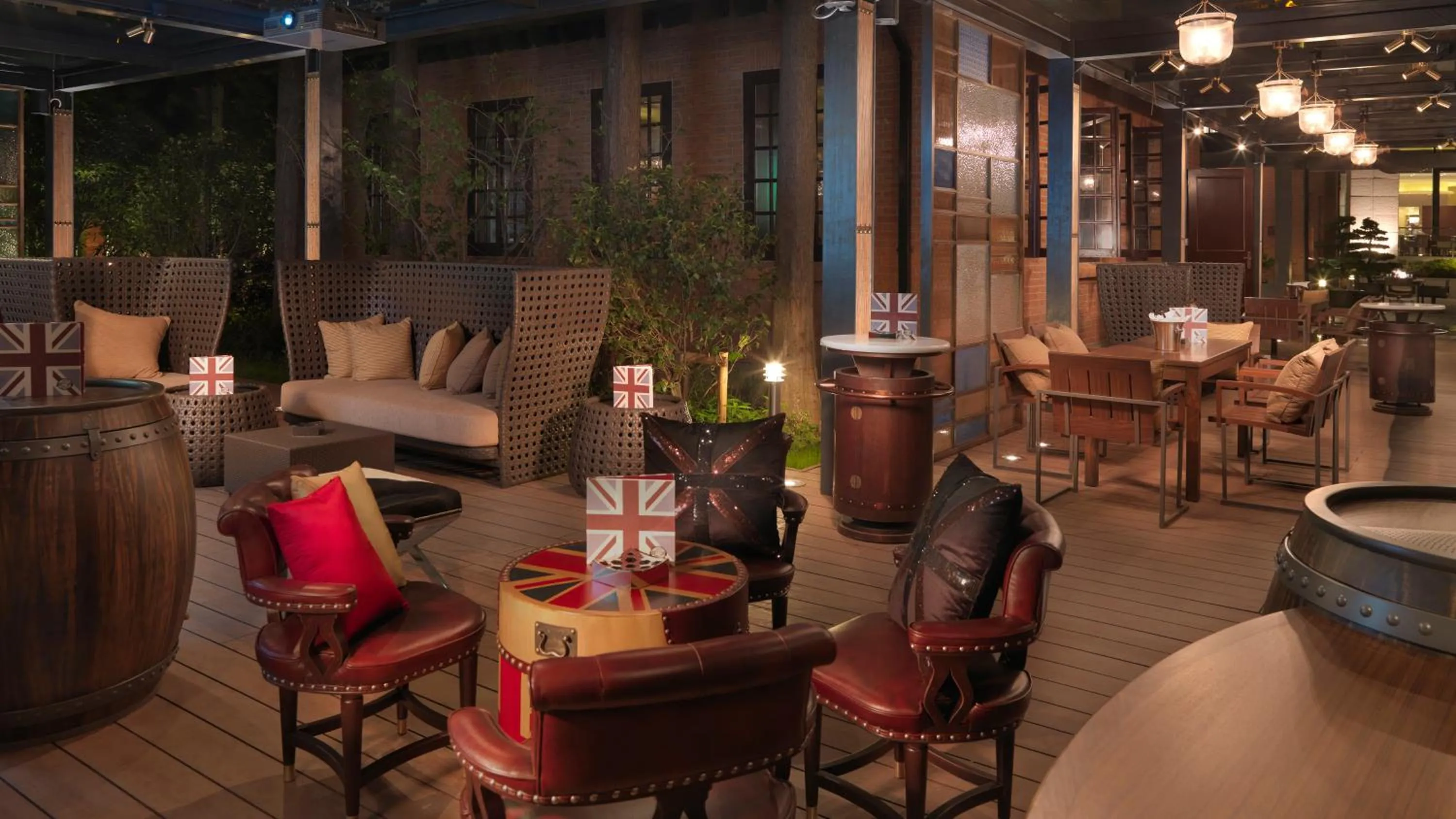 Lounge or bar in InterContinental Shanghai Expo by IHG - Huangpu Riverview, 3KM to the Bund & Lujiazui, Near 2 Major Exhibition Centers, Onsite Currency Exchange