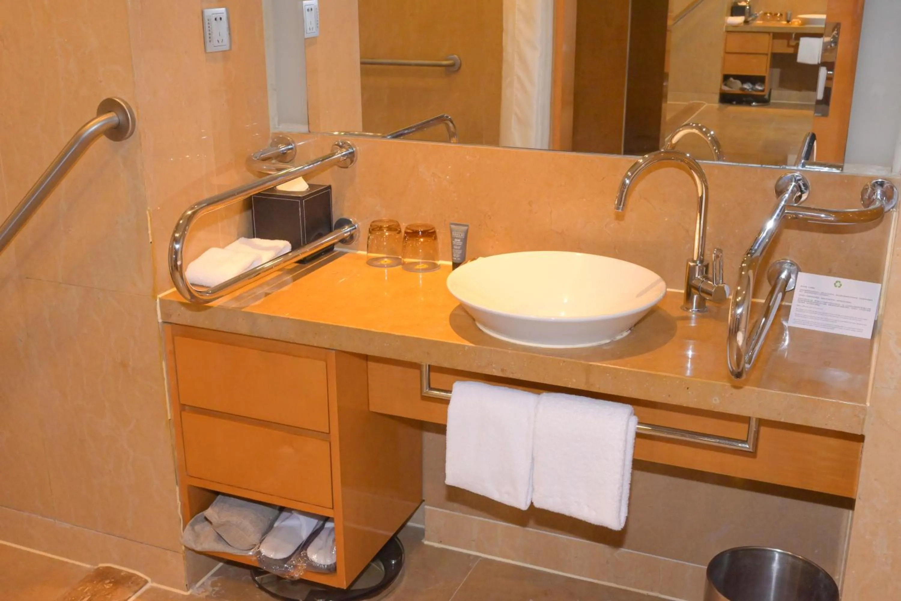 Bathroom in InterContinental Shanghai Expo by IHG - Huangpu Riverview, 3KM to the Bund & Lujiazui, Near 2 Major Exhibition Centers, Onsite Currency Exchange