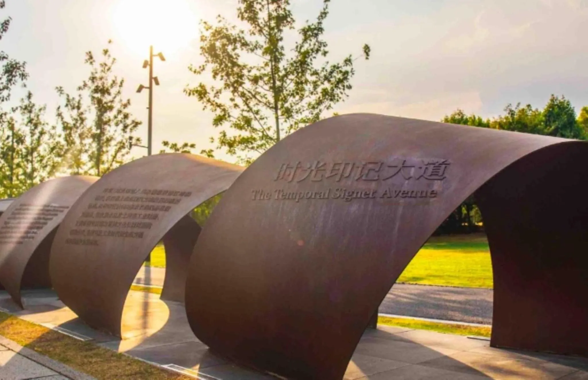 Nearby landmark in InterContinental Shanghai Expo by IHG - Huangpu Riverview, 3KM to the Bund & Lujiazui, Near 2 Major Exhibition Centers, Onsite Currency Exchange