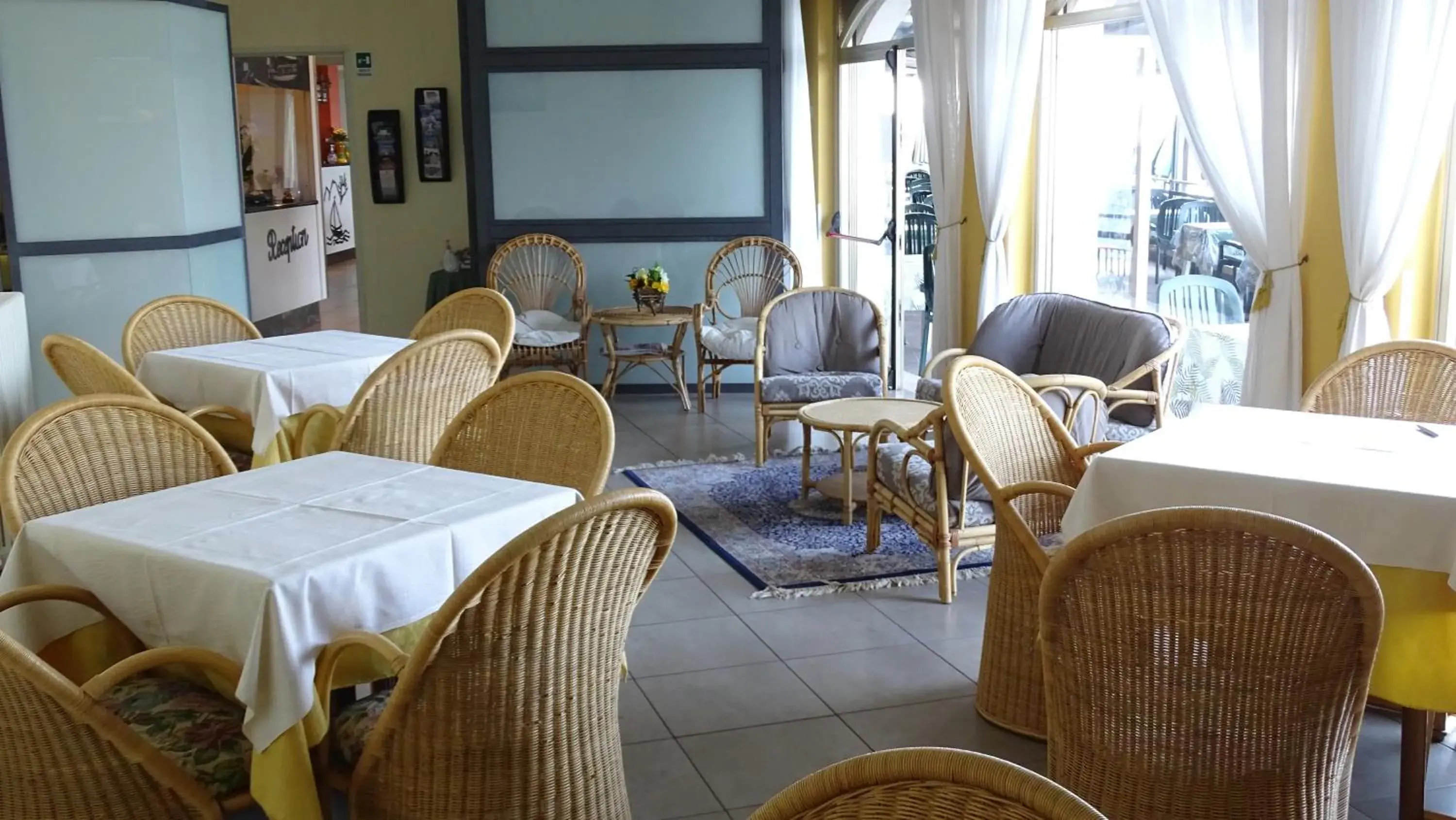 Communal lounge/ TV room, Restaurant/Places to Eat in Hotel Merano