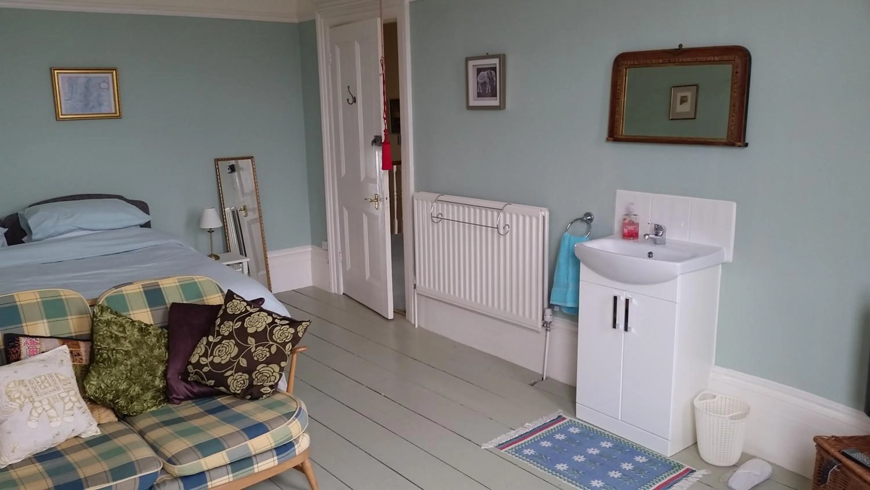Bedroom, Bed in Grantham House
