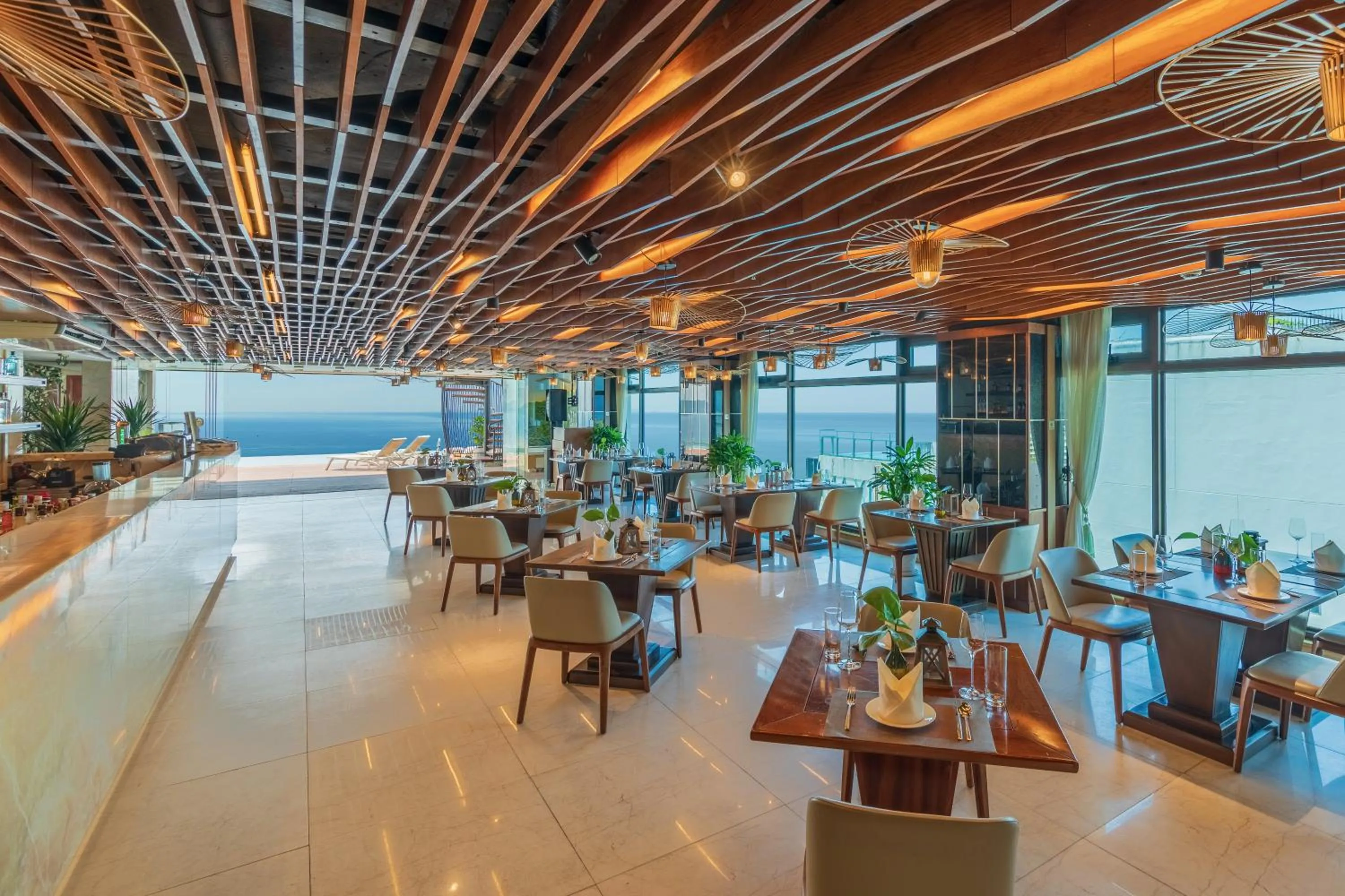 Restaurant/places to eat in Mandila Beach Hotel Danang