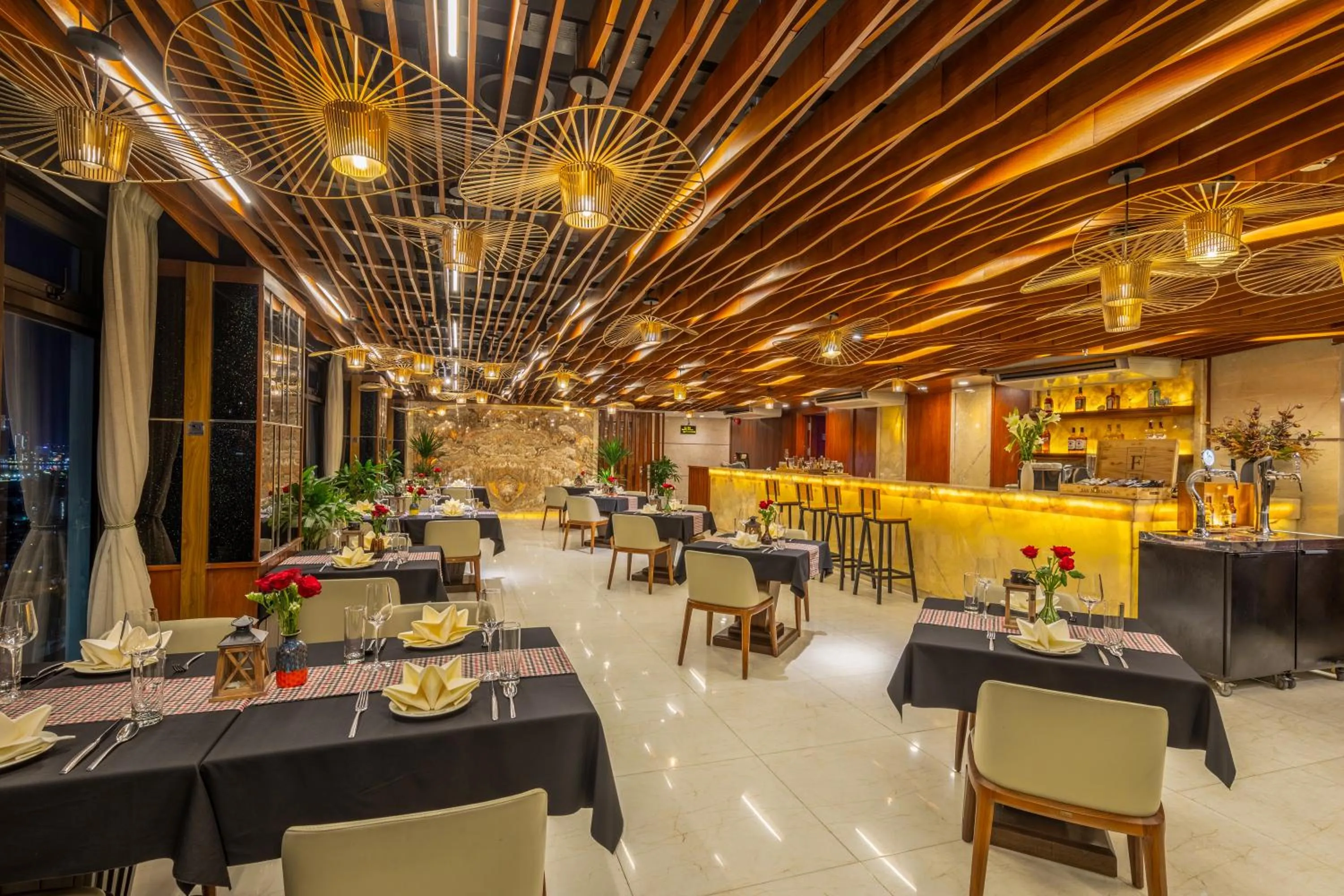 Restaurant/places to eat in Mandila Beach Hotel Danang