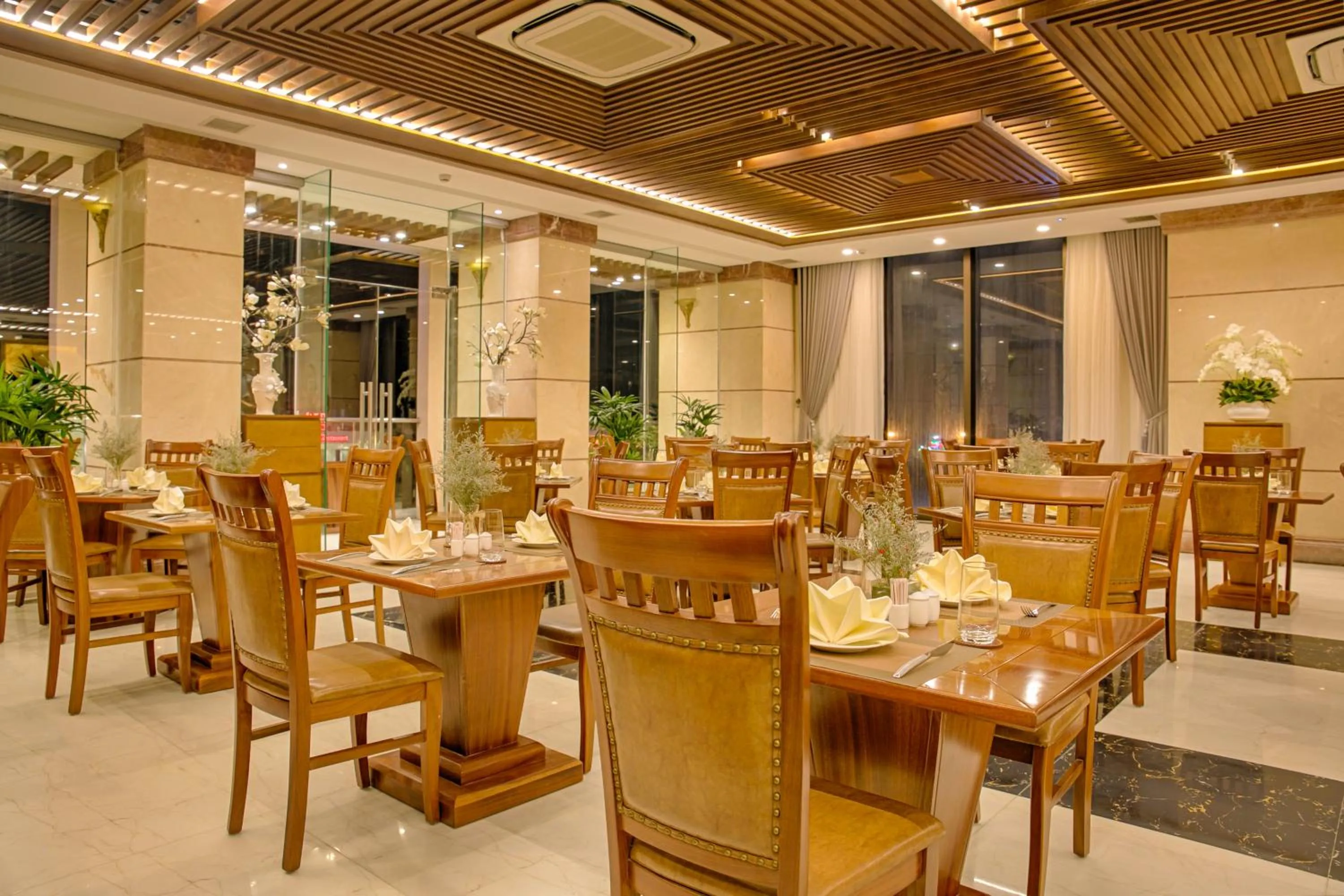 Restaurant/places to eat in Mandila Beach Hotel Danang