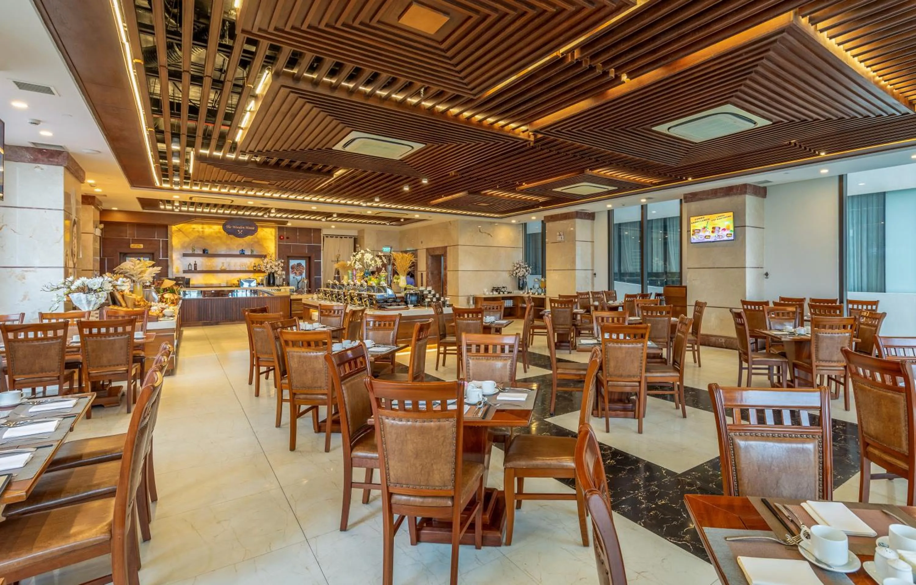 Restaurant/places to eat in Mandila Beach Hotel Danang