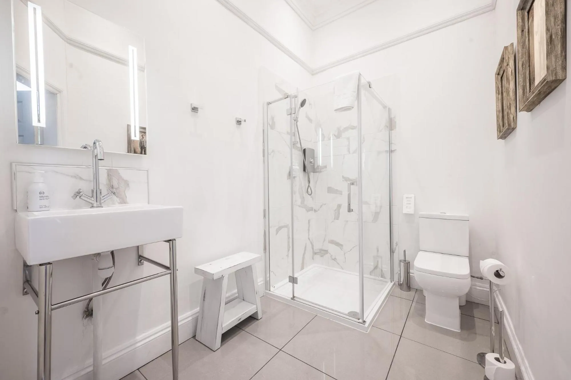 Shower in Latimer House