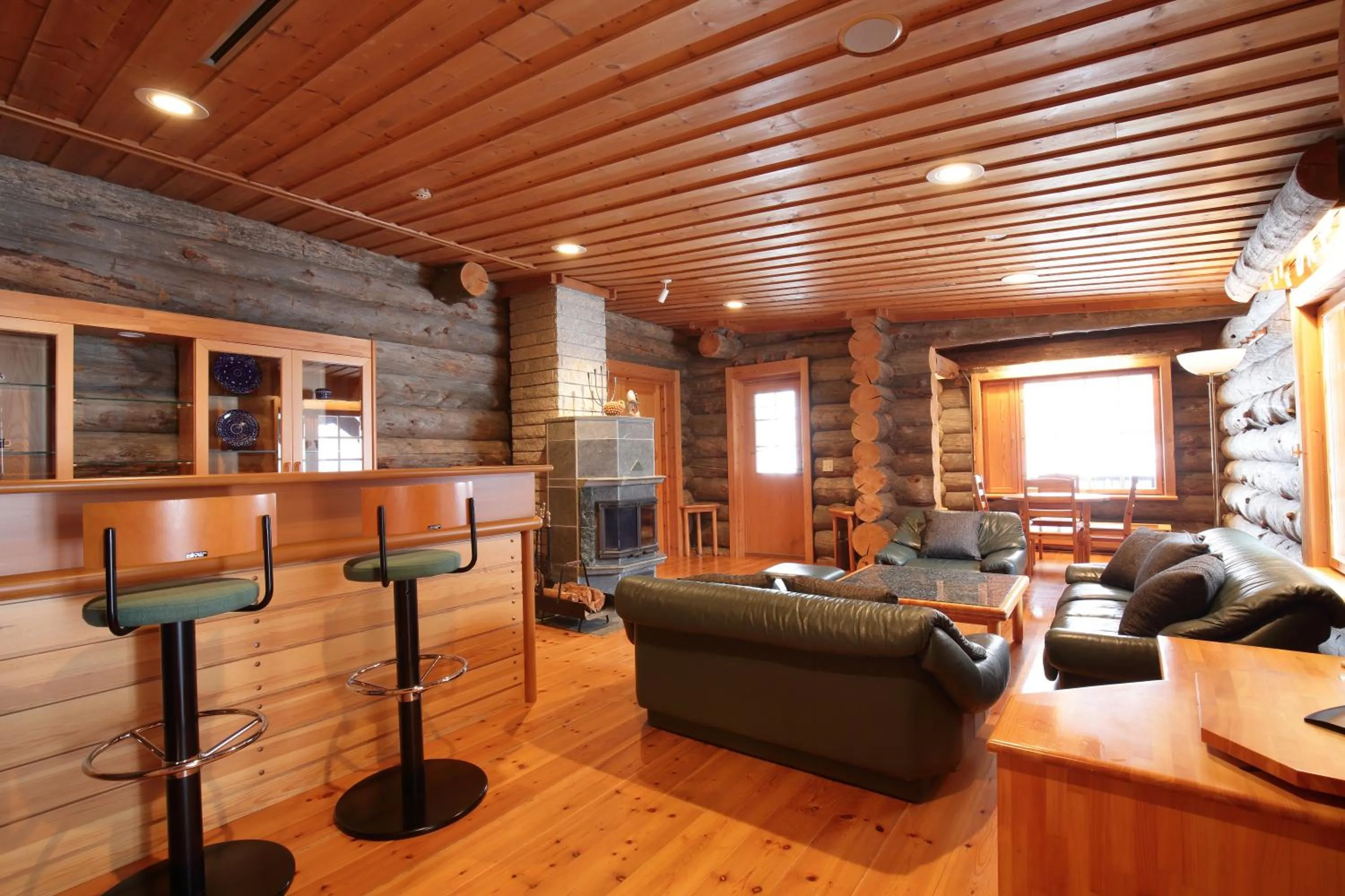 Log Hotel The Maple Lodge