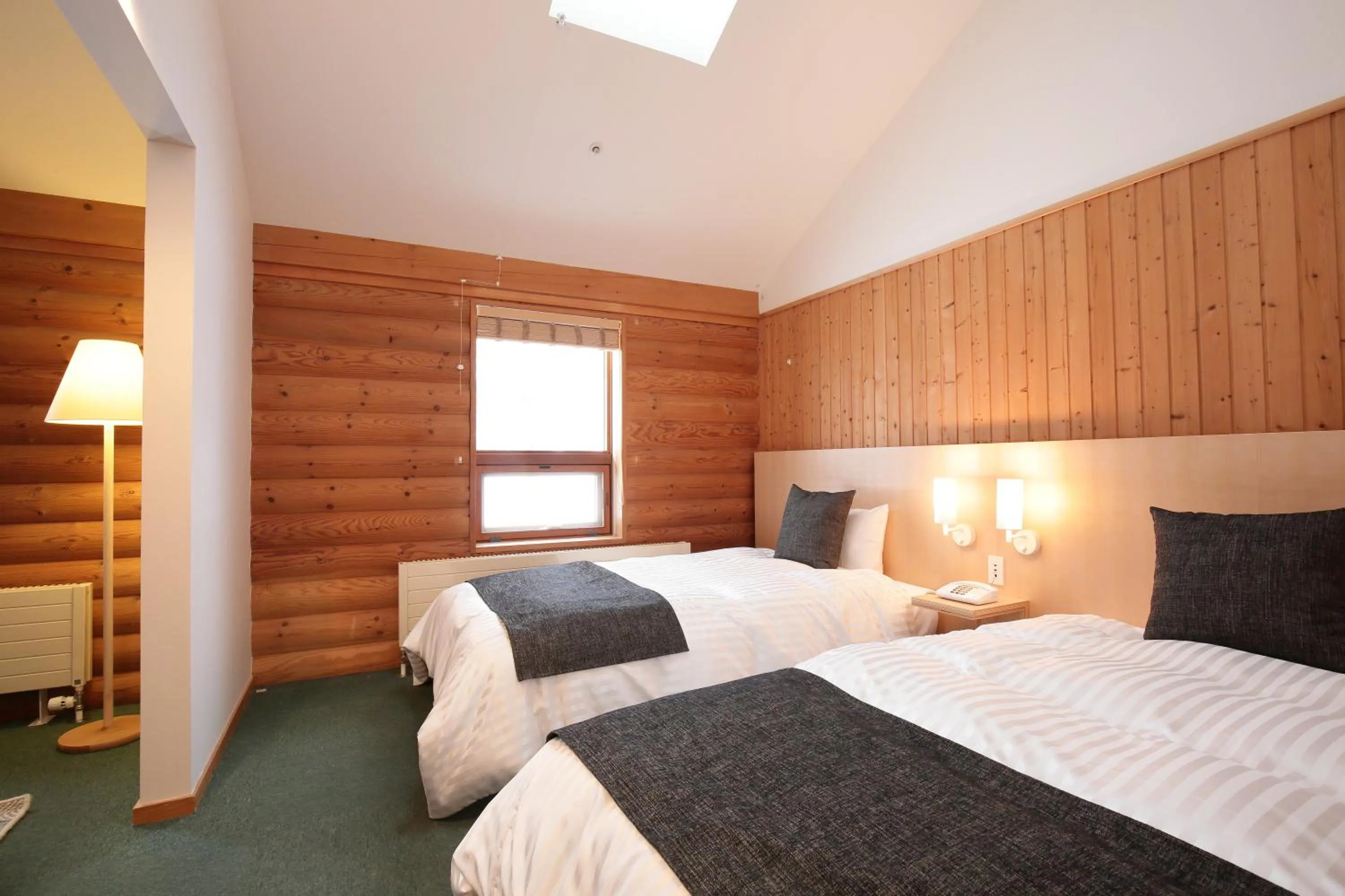 Bed in Log Hotel The Maple Lodge