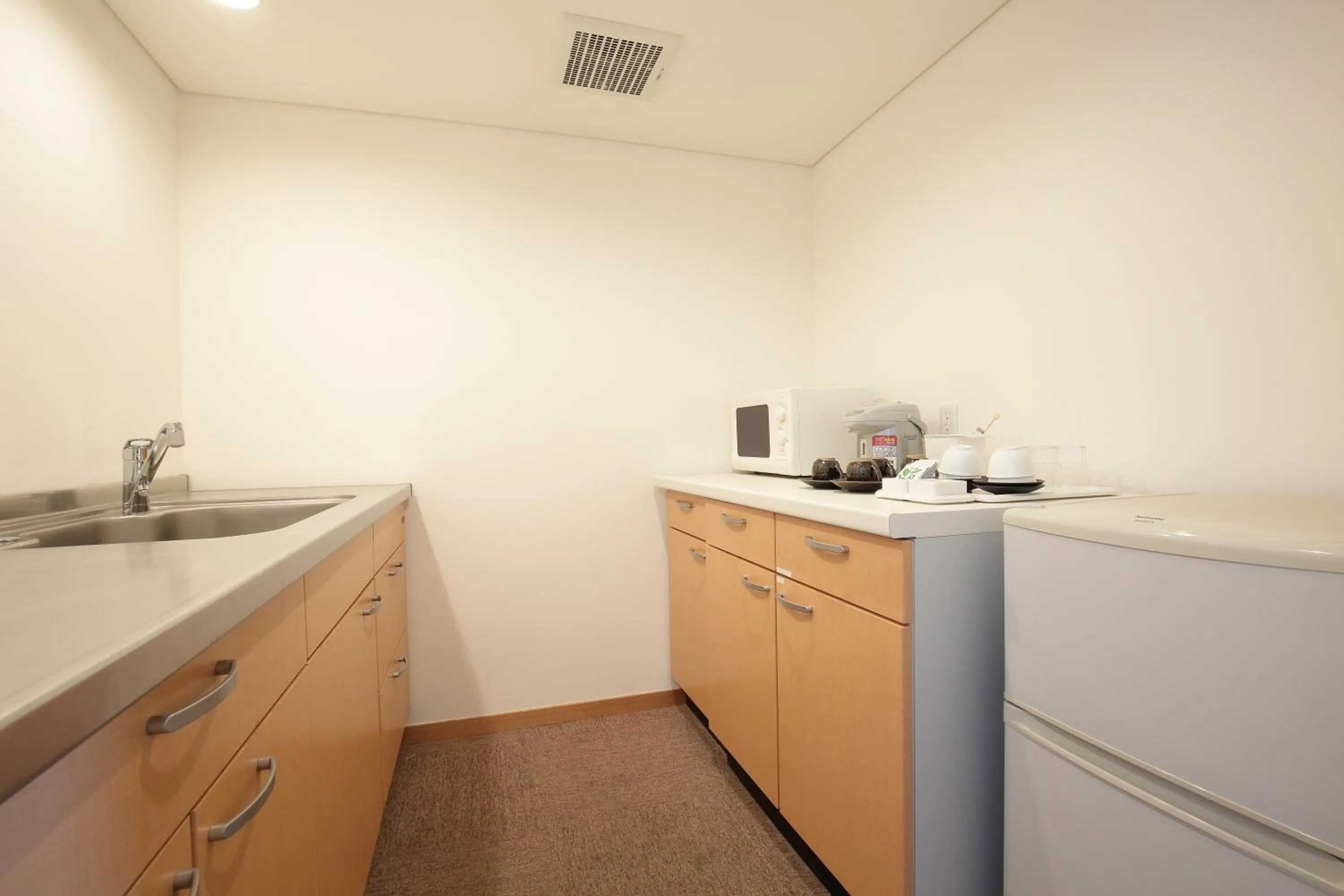 Kitchen or kitchenette in Log Hotel The Maple Lodge