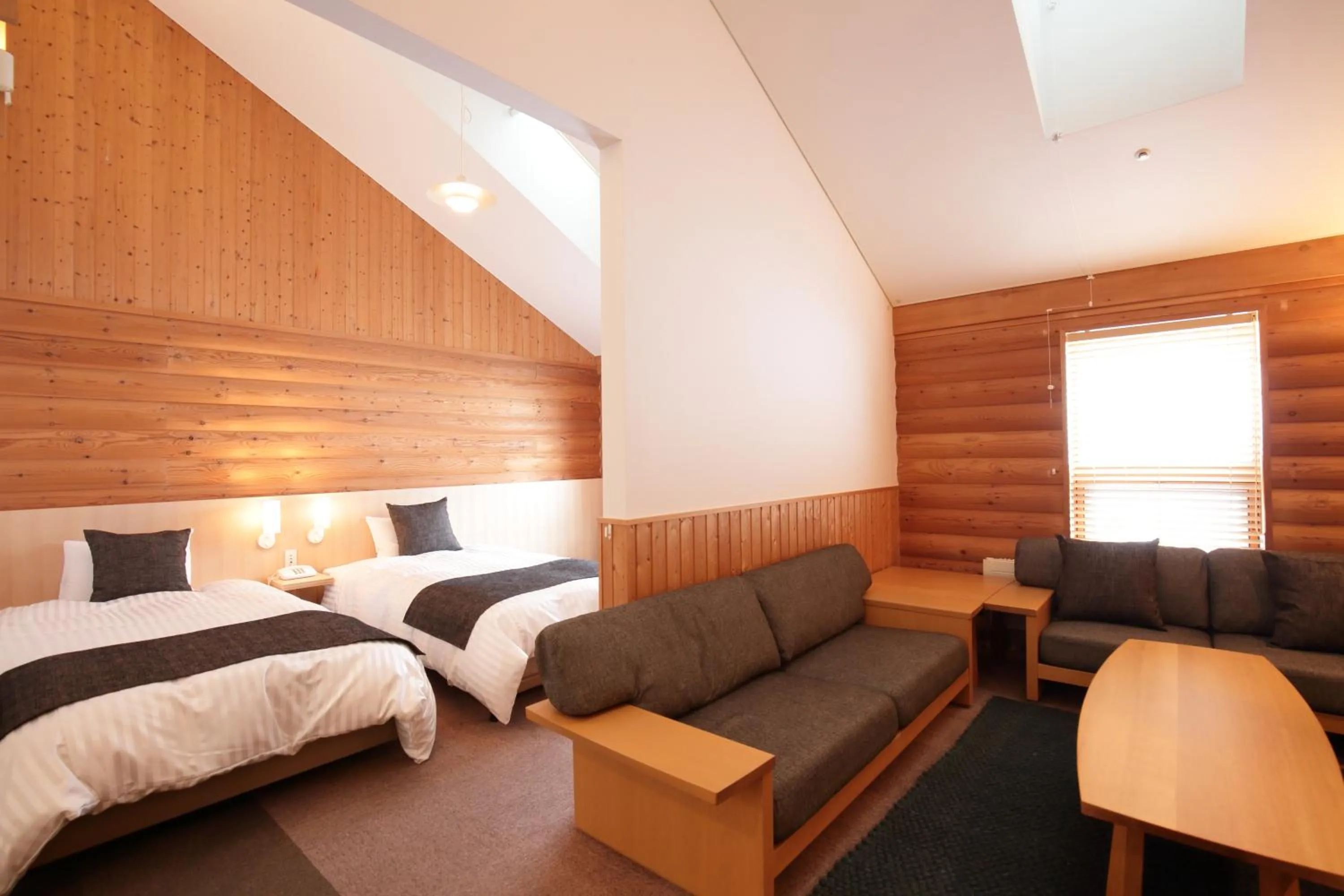 Bed in Log Hotel The Maple Lodge