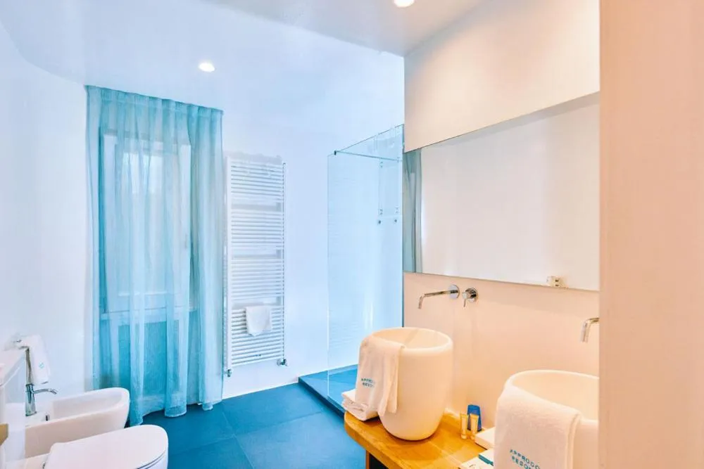 Shower in Approdo Resort Thalasso Spa