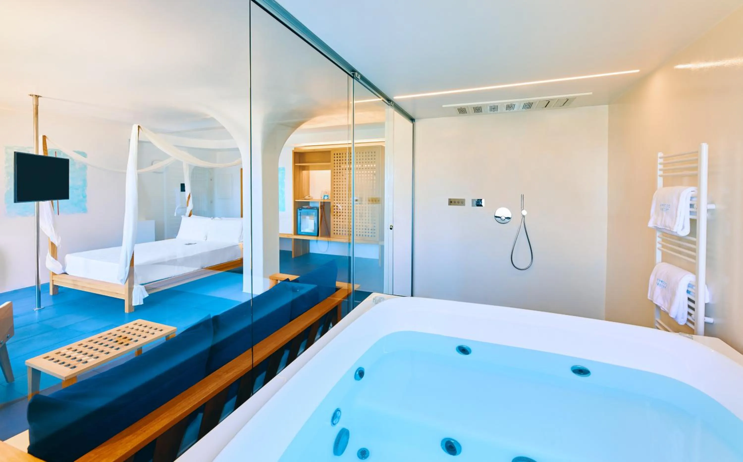 Shower, Bed in Approdo Resort Thalasso Spa
