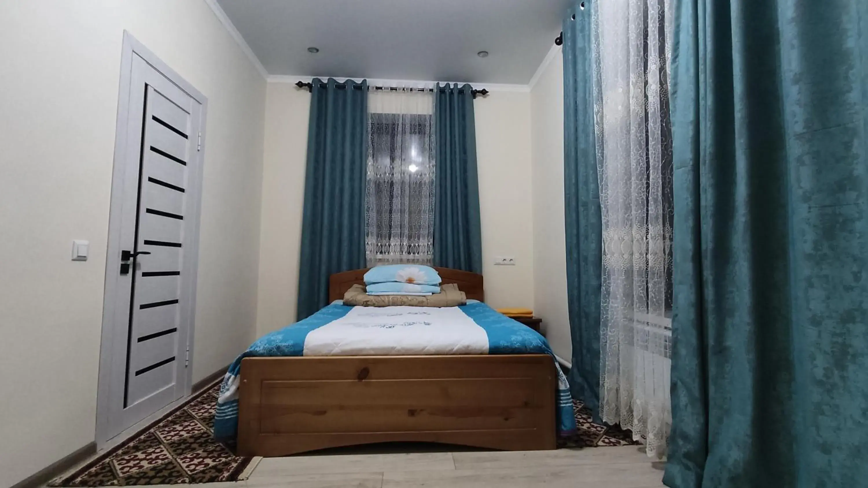 Small Double Room in Tündük Guest House, Karakol Small Double Room in Tündük Guest House, Karakol
