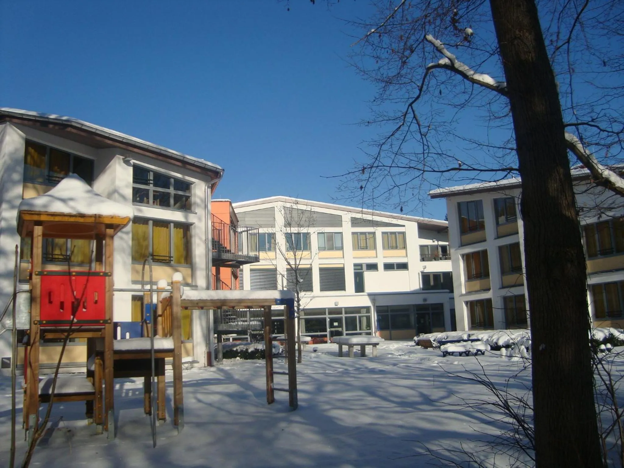 Neighbourhood in HI Munich Park Youth Hostel