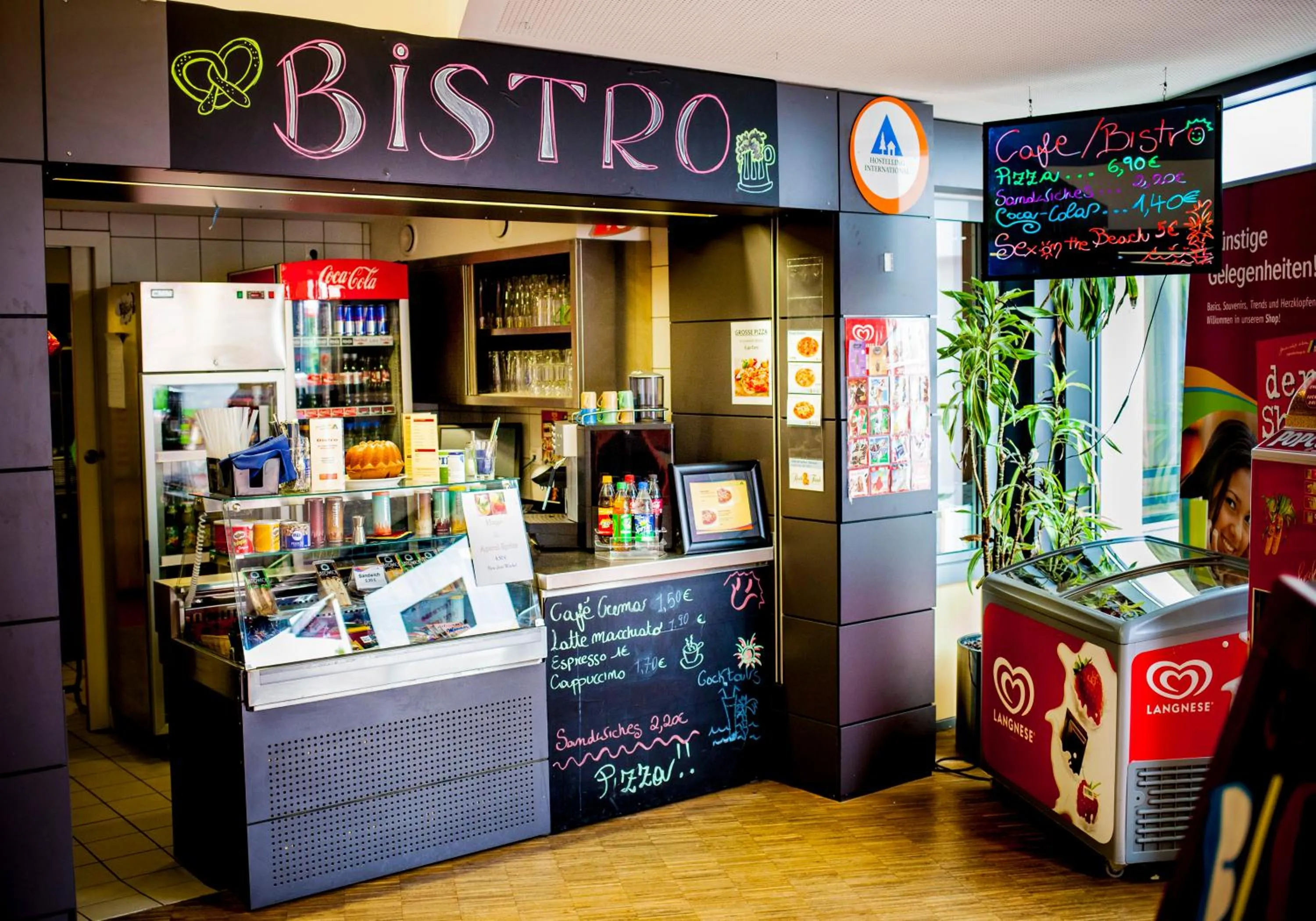 Restaurant/places to eat in HI Munich Park Youth Hostel